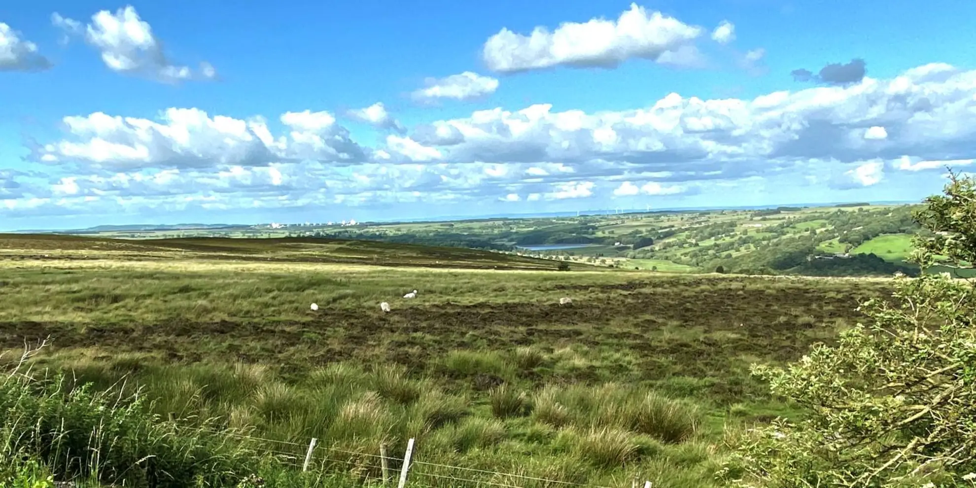 An image depicting the trail Askwith - Ellarcarr Pike - Round Hill - Middleton Moor and Denton Moor and its surrounding area.
