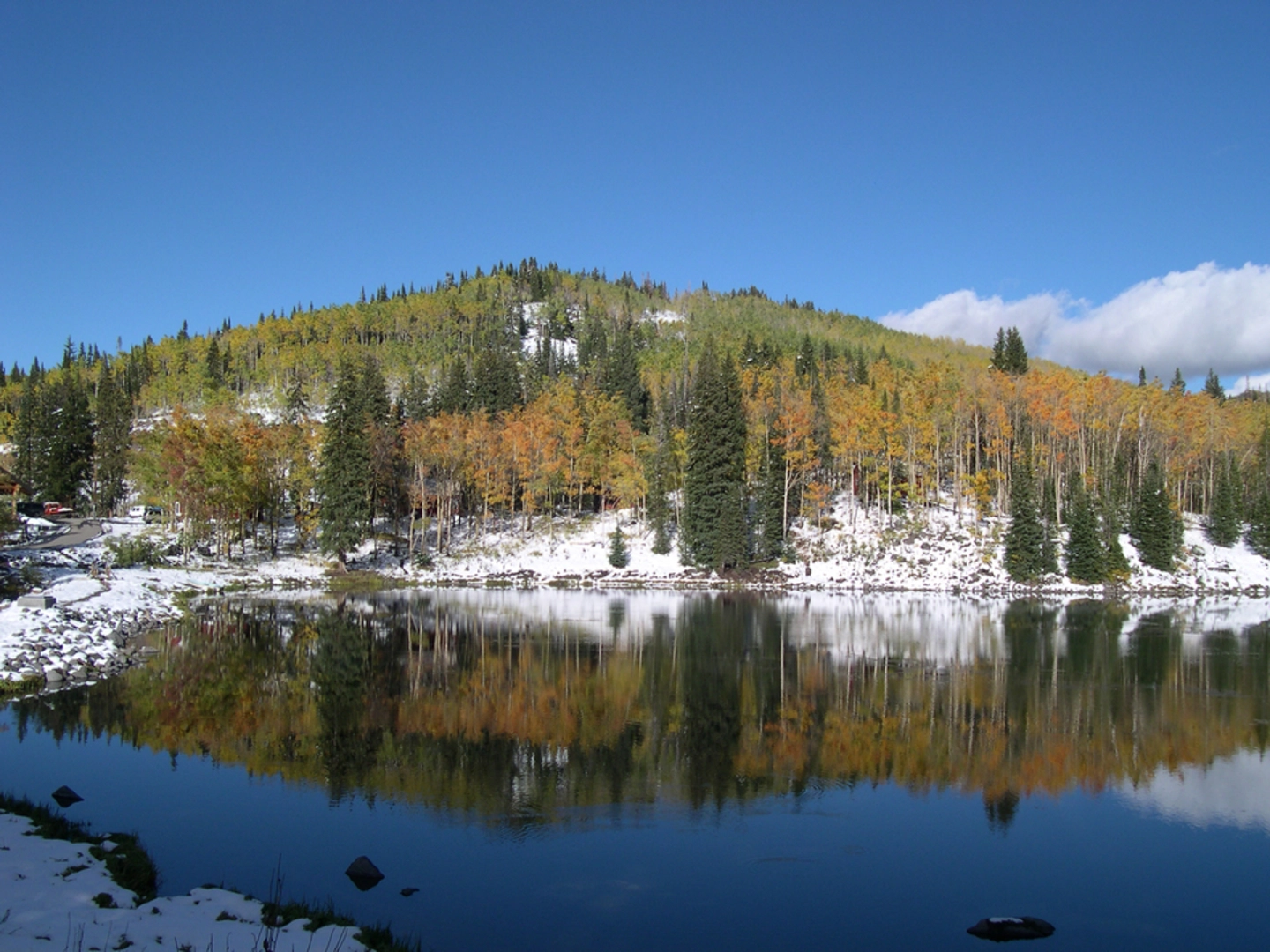 An image depicting the trail Lost Lake via Mesa Lake Shore Trail and its surrounding area.