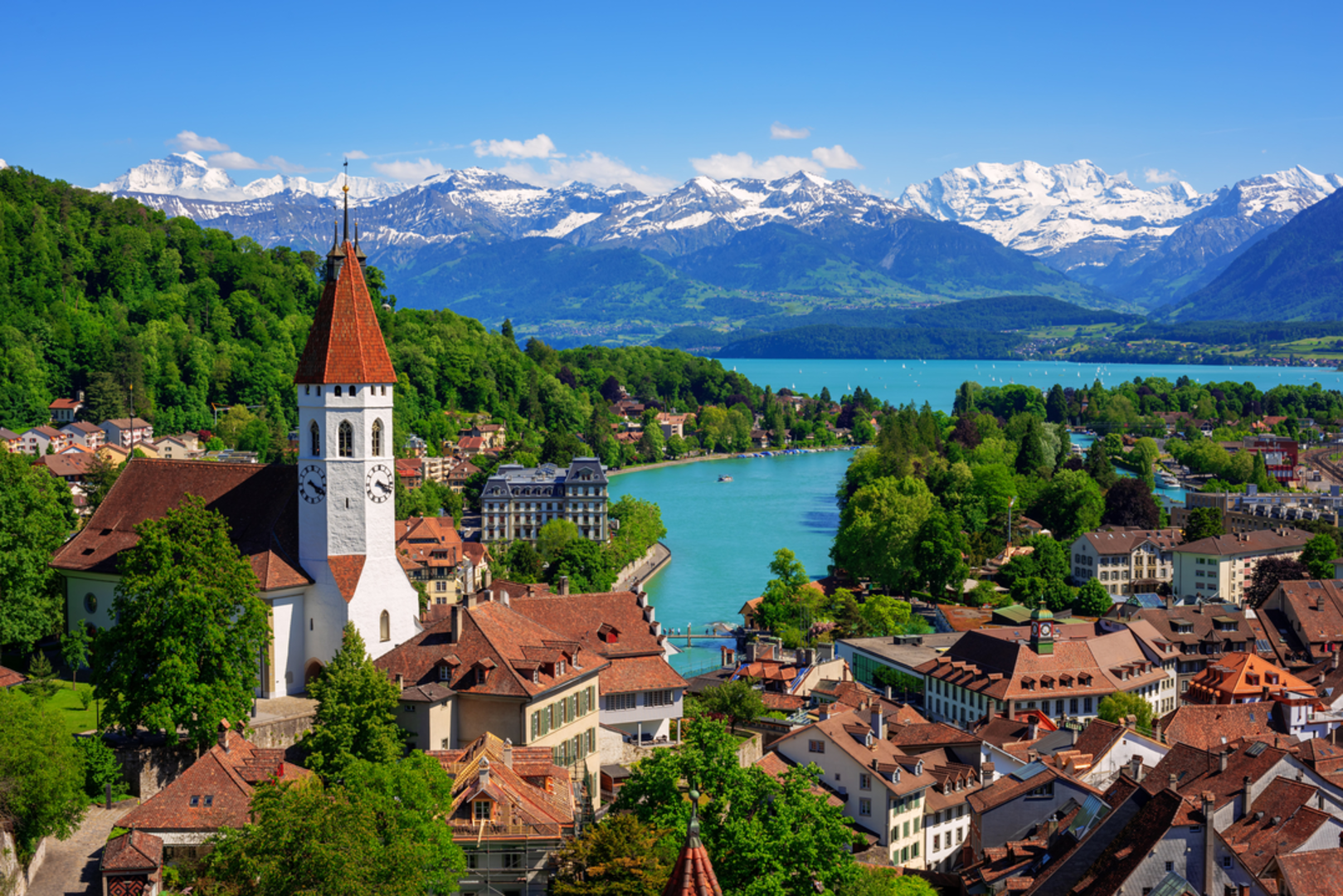 An image depicting the trail River Aare from Kunstmuseum Thun and its surrounding area.