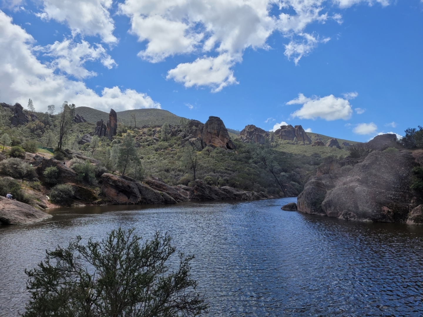 An image depicting the trail Teaching Rock and Bear Gulch Reservoir Loop and its surrounding area.