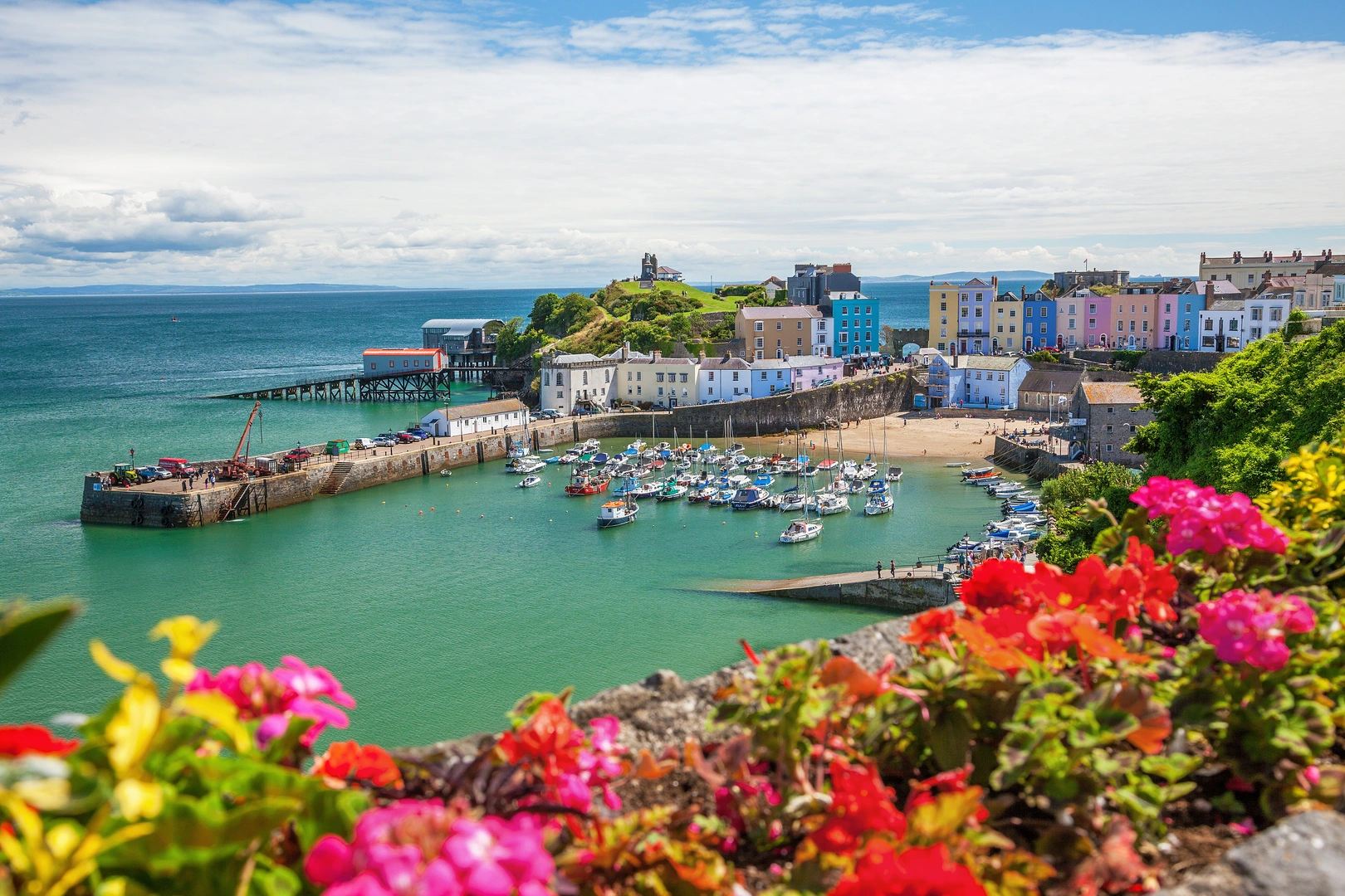 An image depicting the trail Saundersfoot to Tenby and its surrounding area.