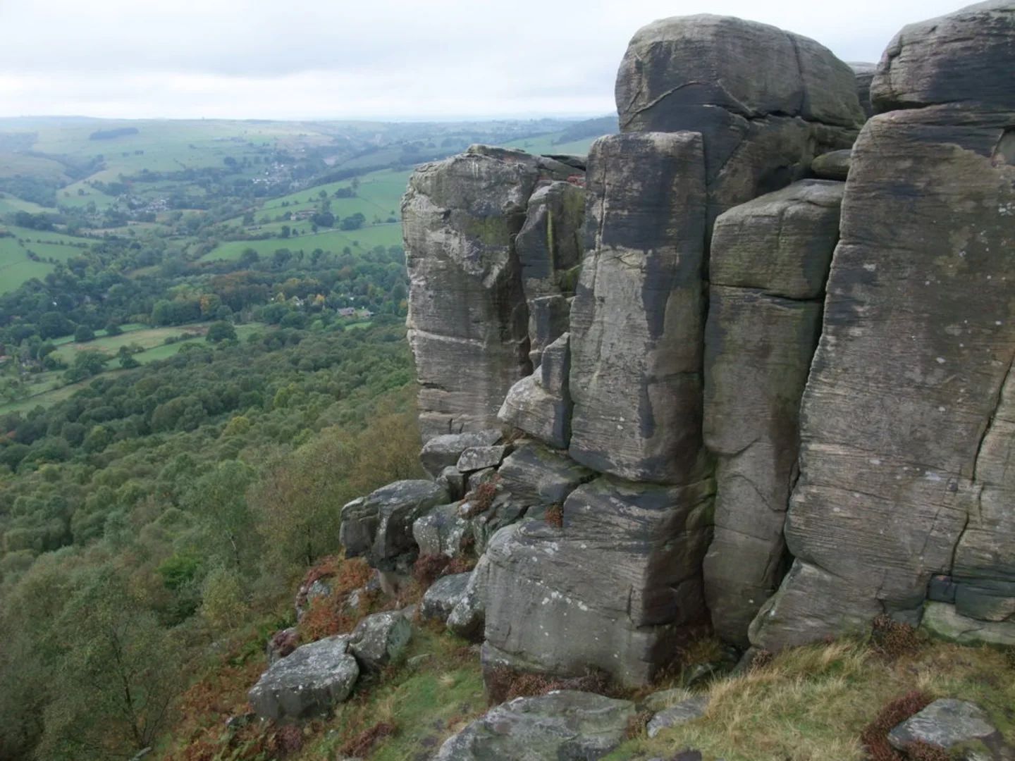 An image depicting the trail Fairholmes to Baslow Walk via White Path Moss and its surrounding area.
