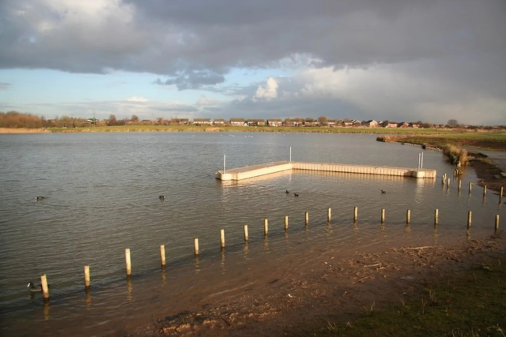 An image depicting the trail Cleethorpes Country Park Lake Loop and its surrounding area.