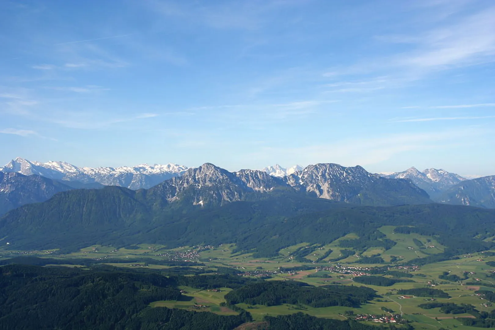 An image depicting the trail Hesenberg via Taunusklub Route and its surrounding area.
