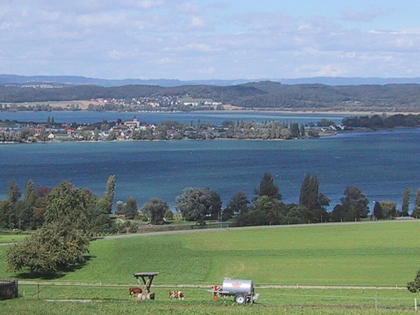 An image depicting the trail Reichenau Island Scenic Loop and its surrounding area.