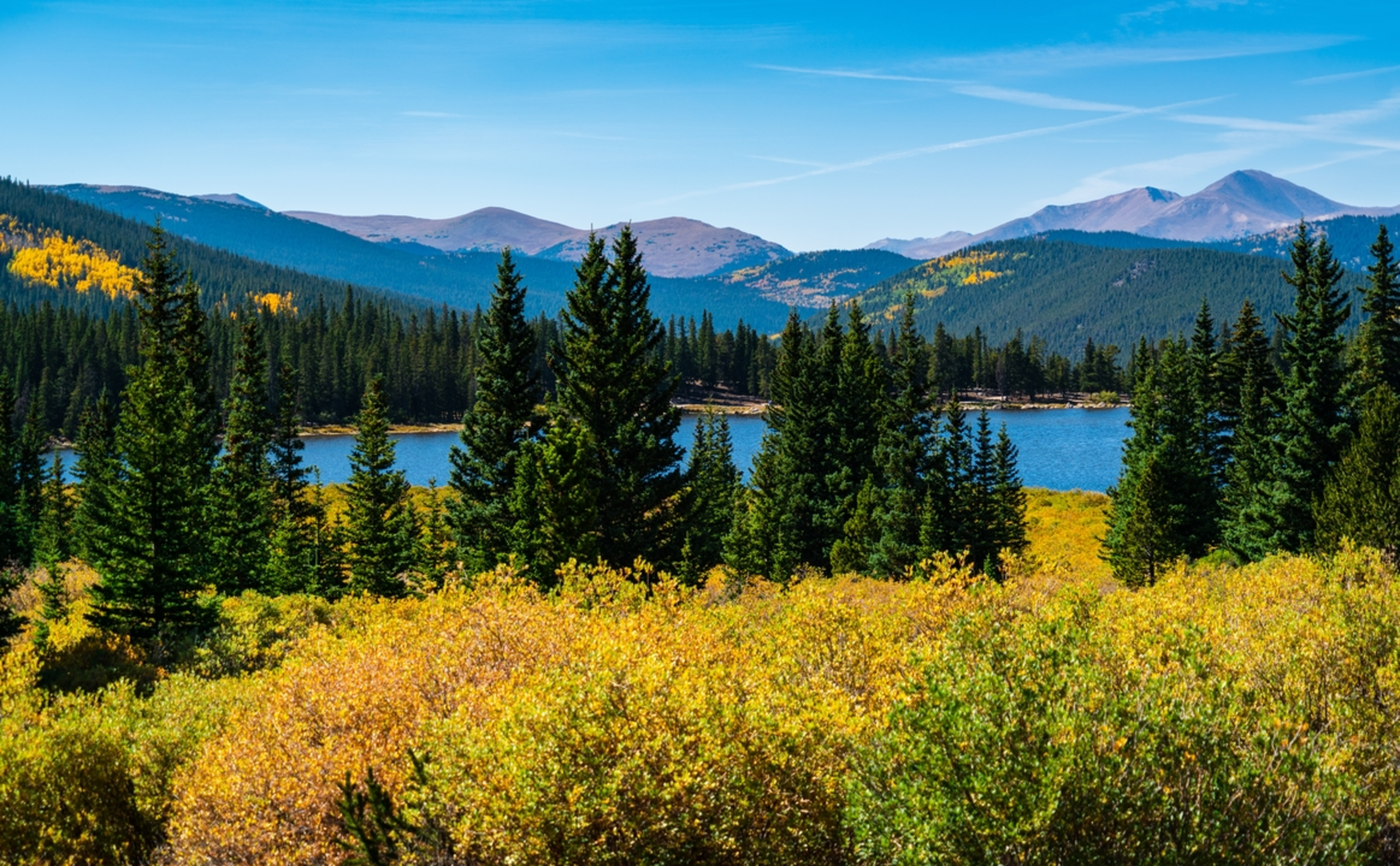 An image depicting the trail Lincoln Lake via Resthouse Trail and its surrounding area.