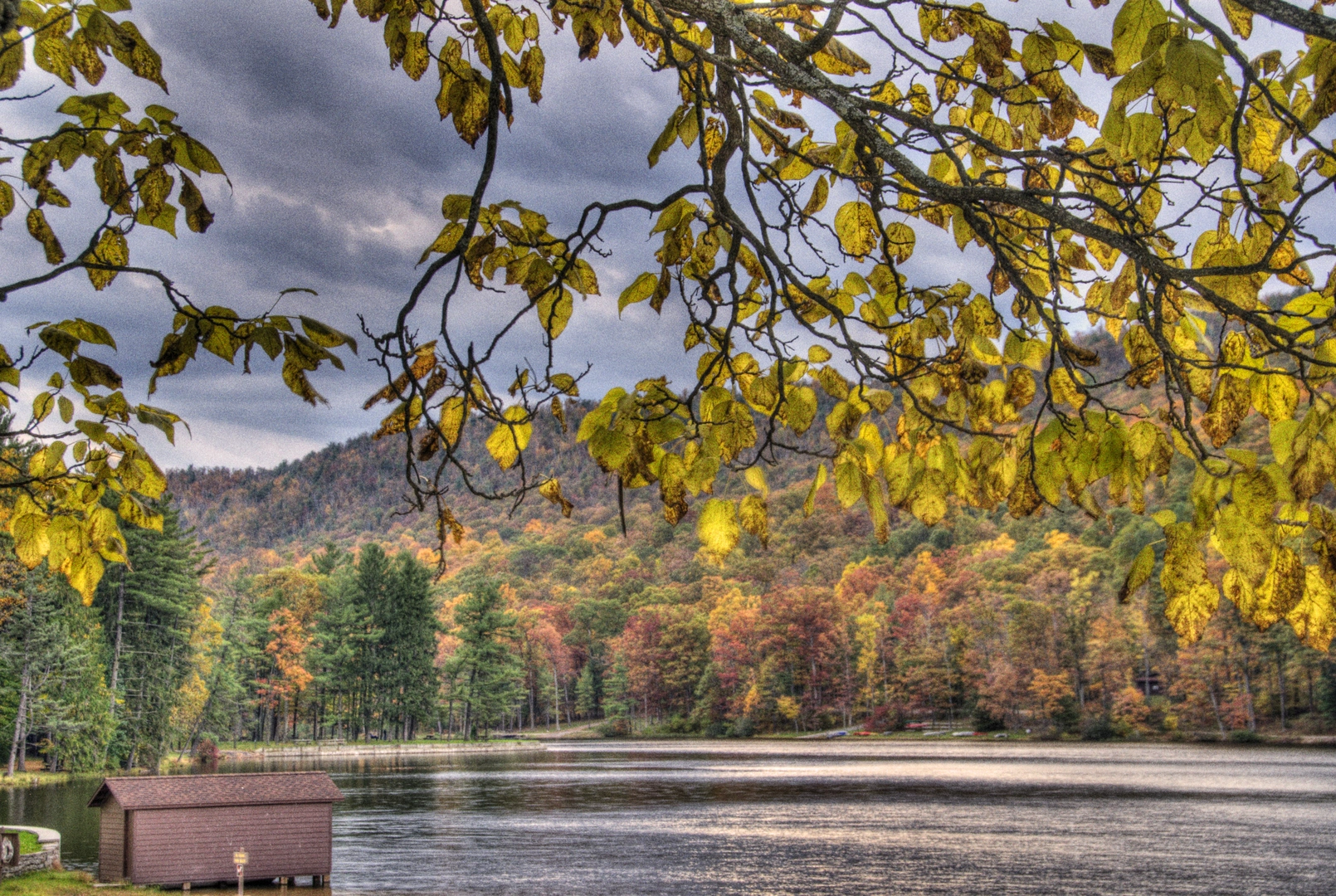 An image depicting the trail Cowans Gap Lake Loop and its surrounding area.