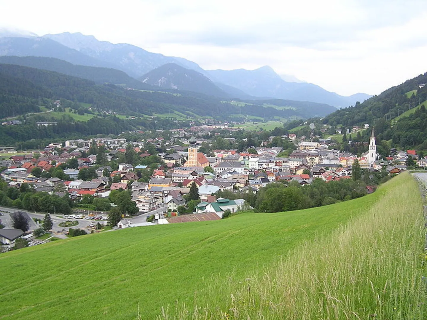 An image depicting the trail Katzenburg Tour and its surrounding area.