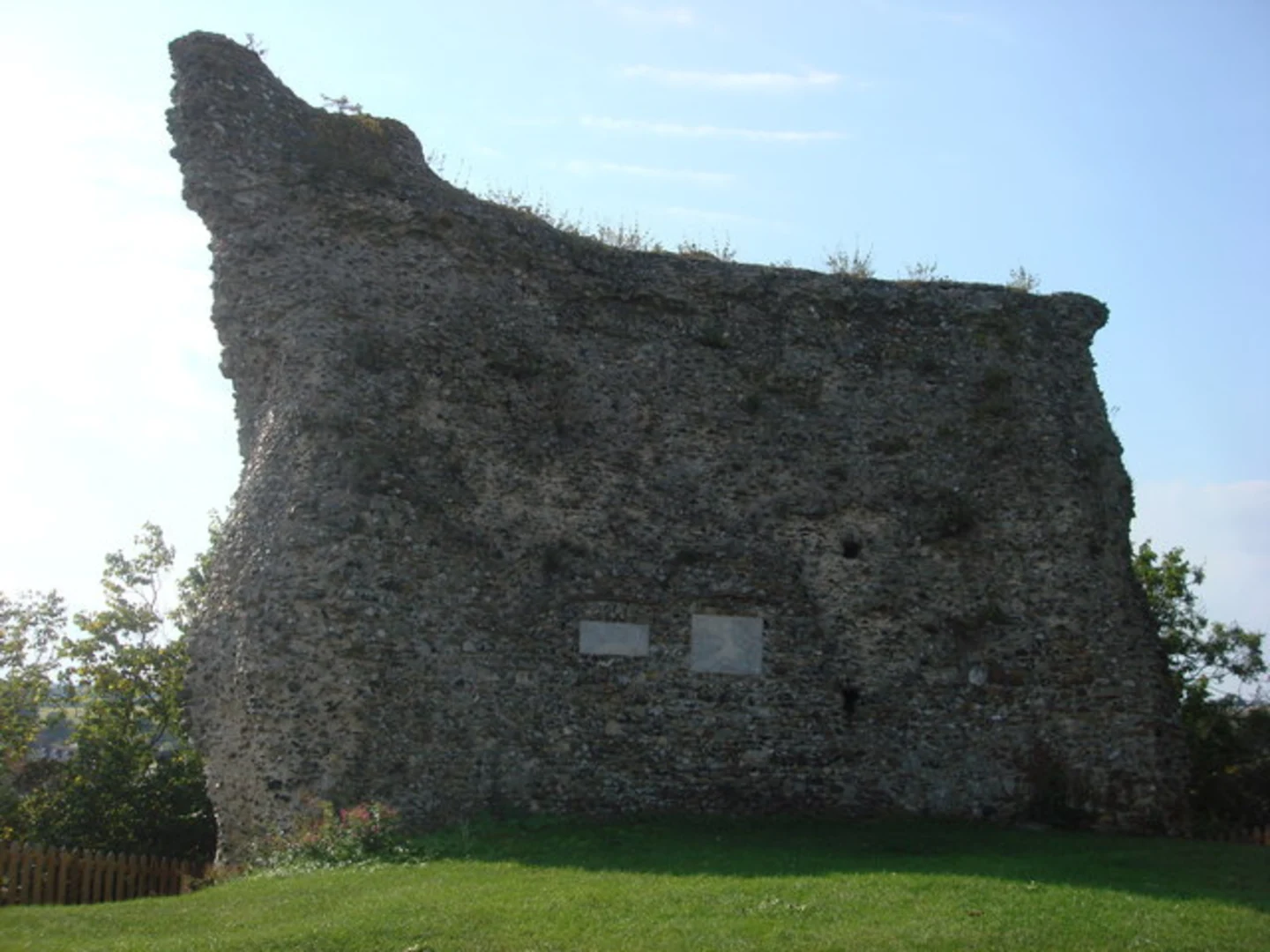 An image depicting the trail Clare Castle Country Park Loop and its surrounding area.