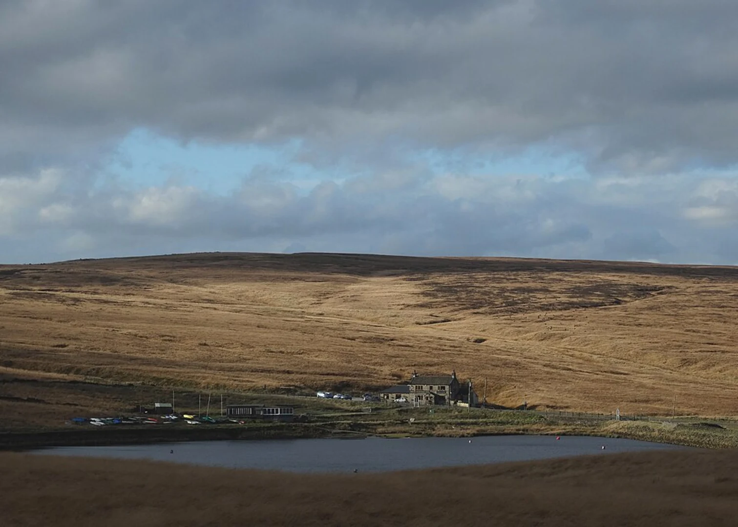 An image depicting the trail Standedge and Upper Castleshaw Reservoir via GM Ringway and its surrounding area.