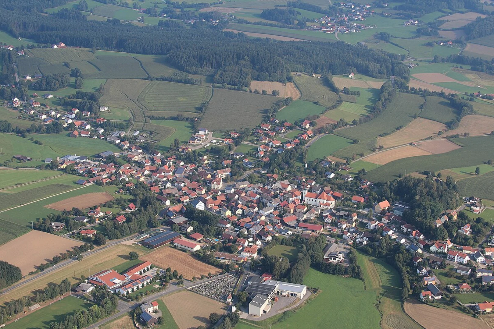 An image depicting the trail Tiefenbach to Wald Walk and its surrounding area.