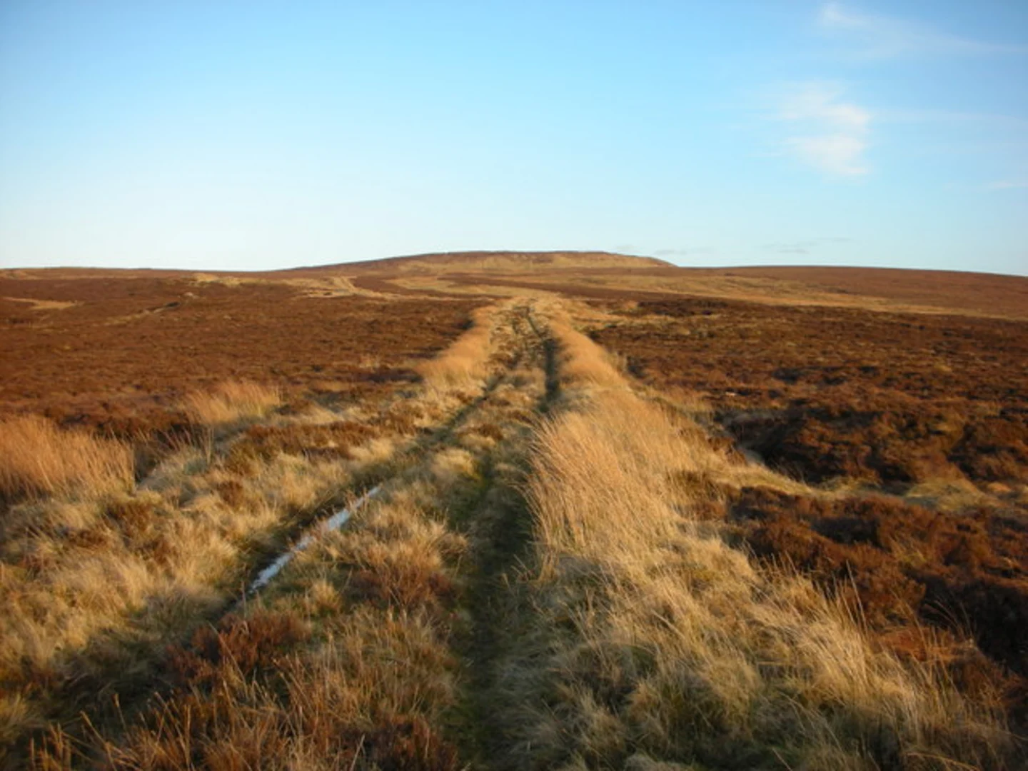 An image depicting the trail Carntogher Way – Slí An Chairn and its surrounding area.