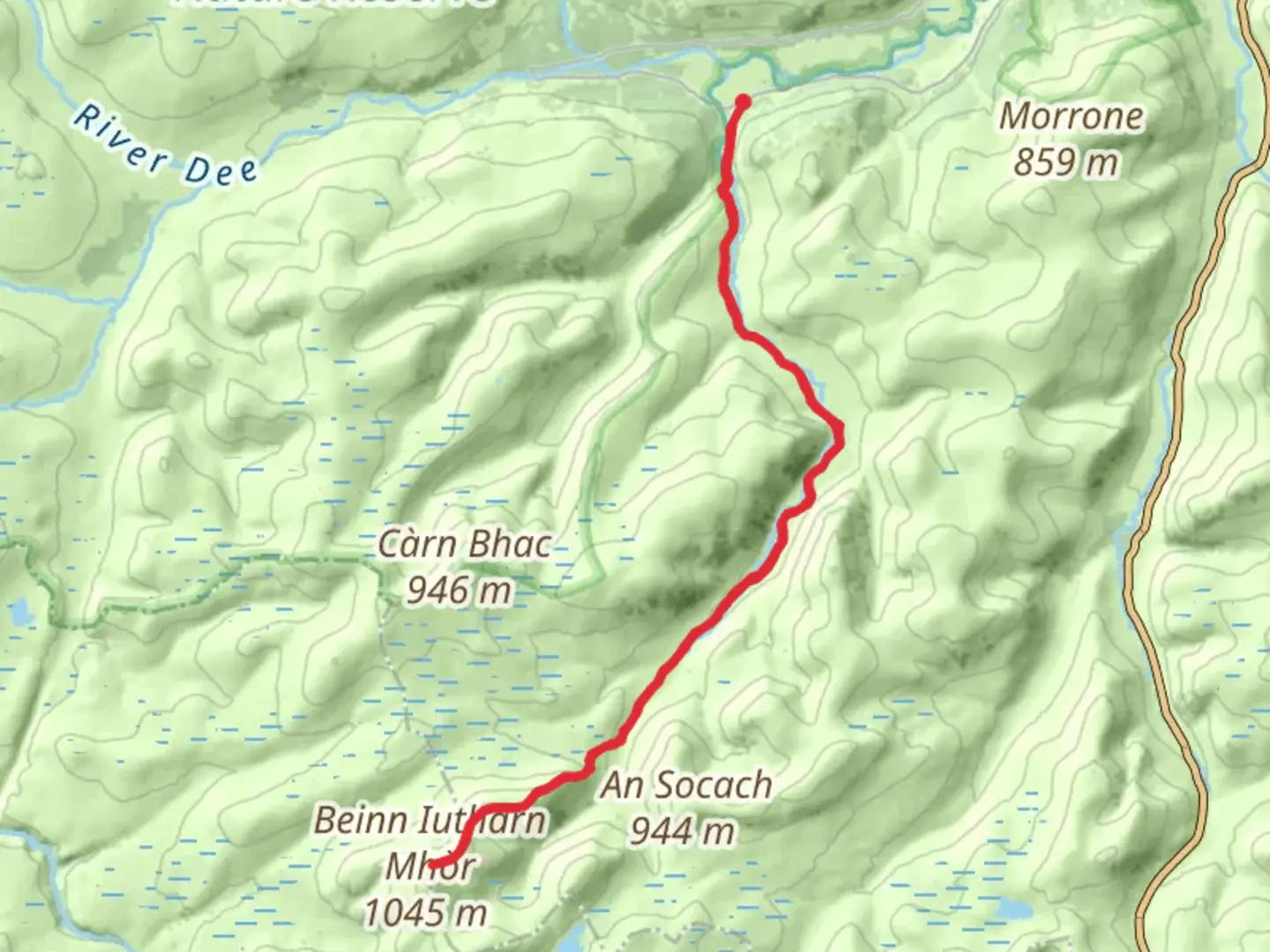 An image depicting the trail Beinn Iutharn Mhòr and its surrounding area.