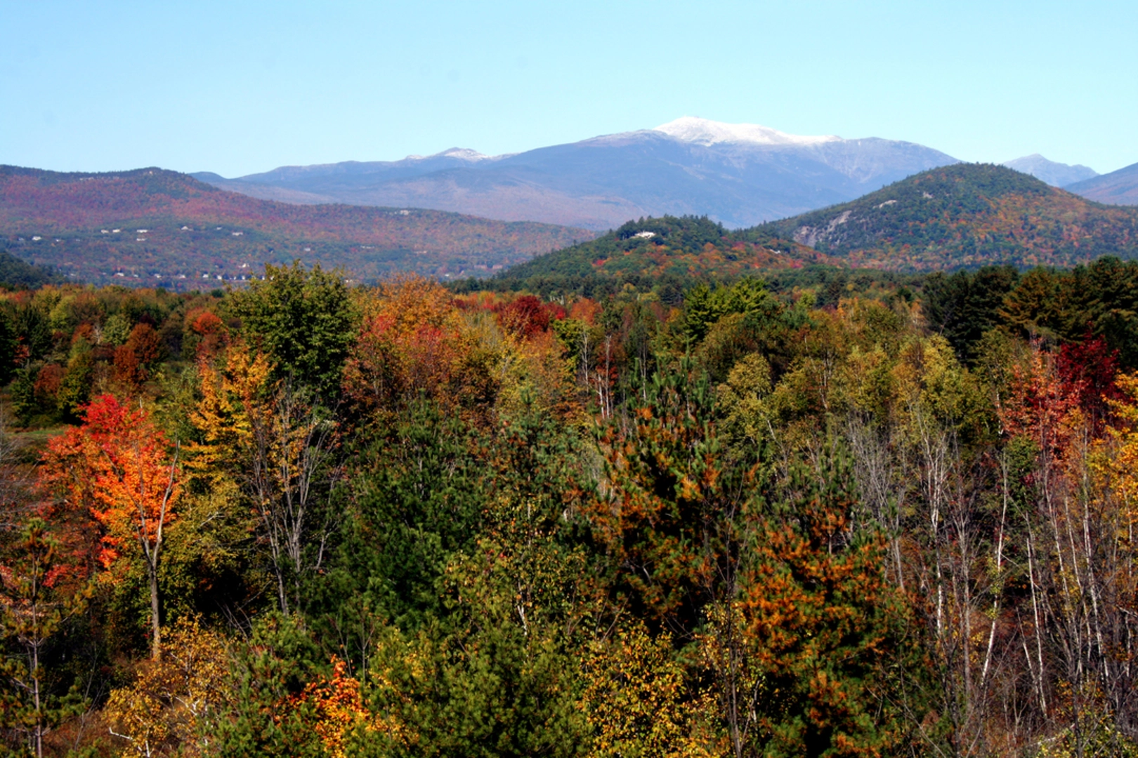 An image depicting the trail Mouth Washington via David's Path Trail and its surrounding area.