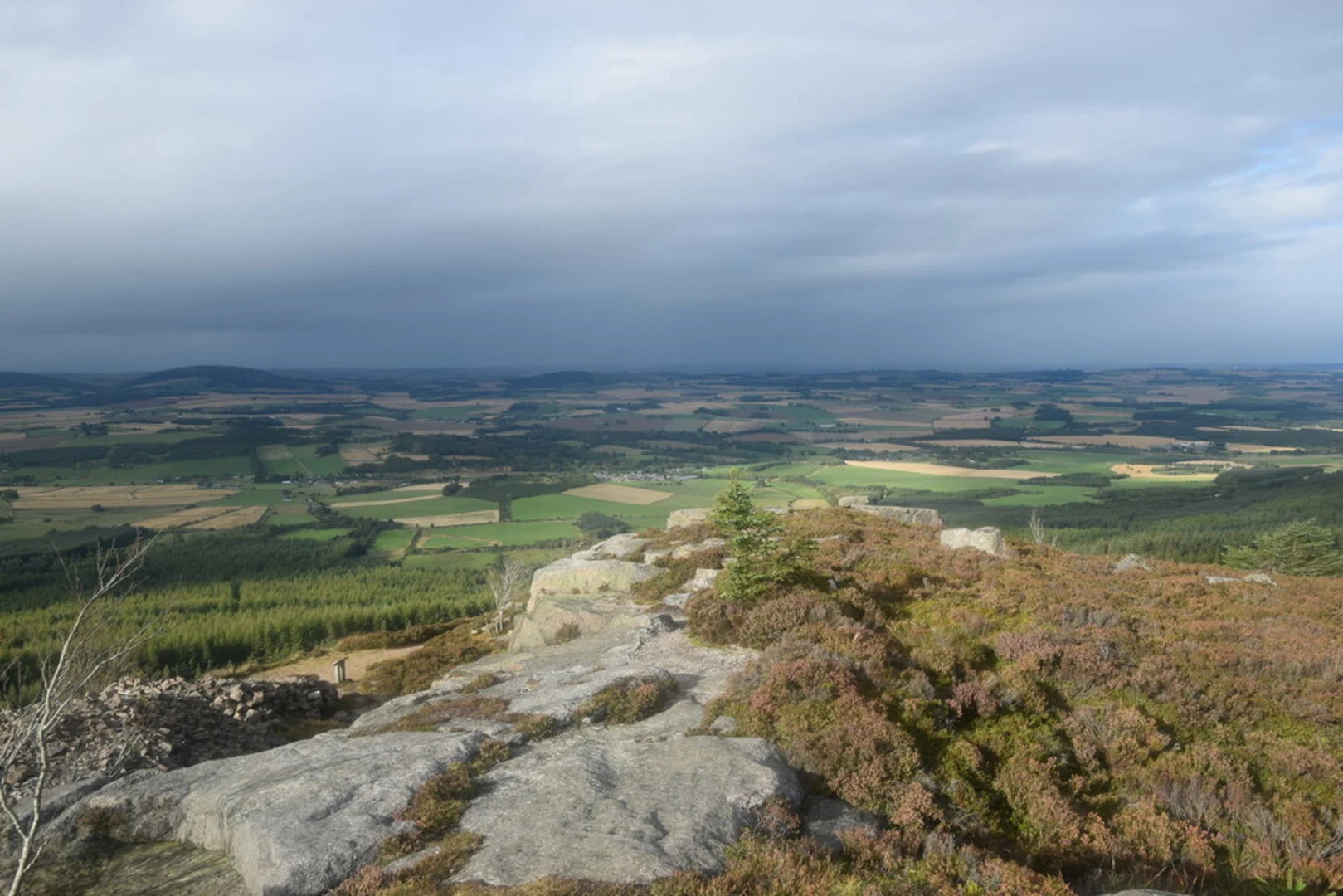 An image depicting the trail Mither Tap Quarry Loop Trail and its surrounding area.