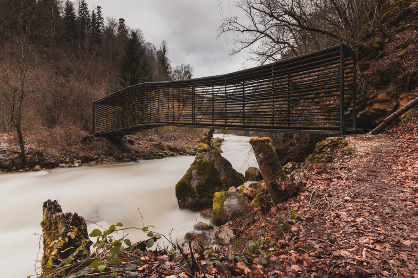 An image depicting the trail Through the Areuse Gorge and its surrounding area.