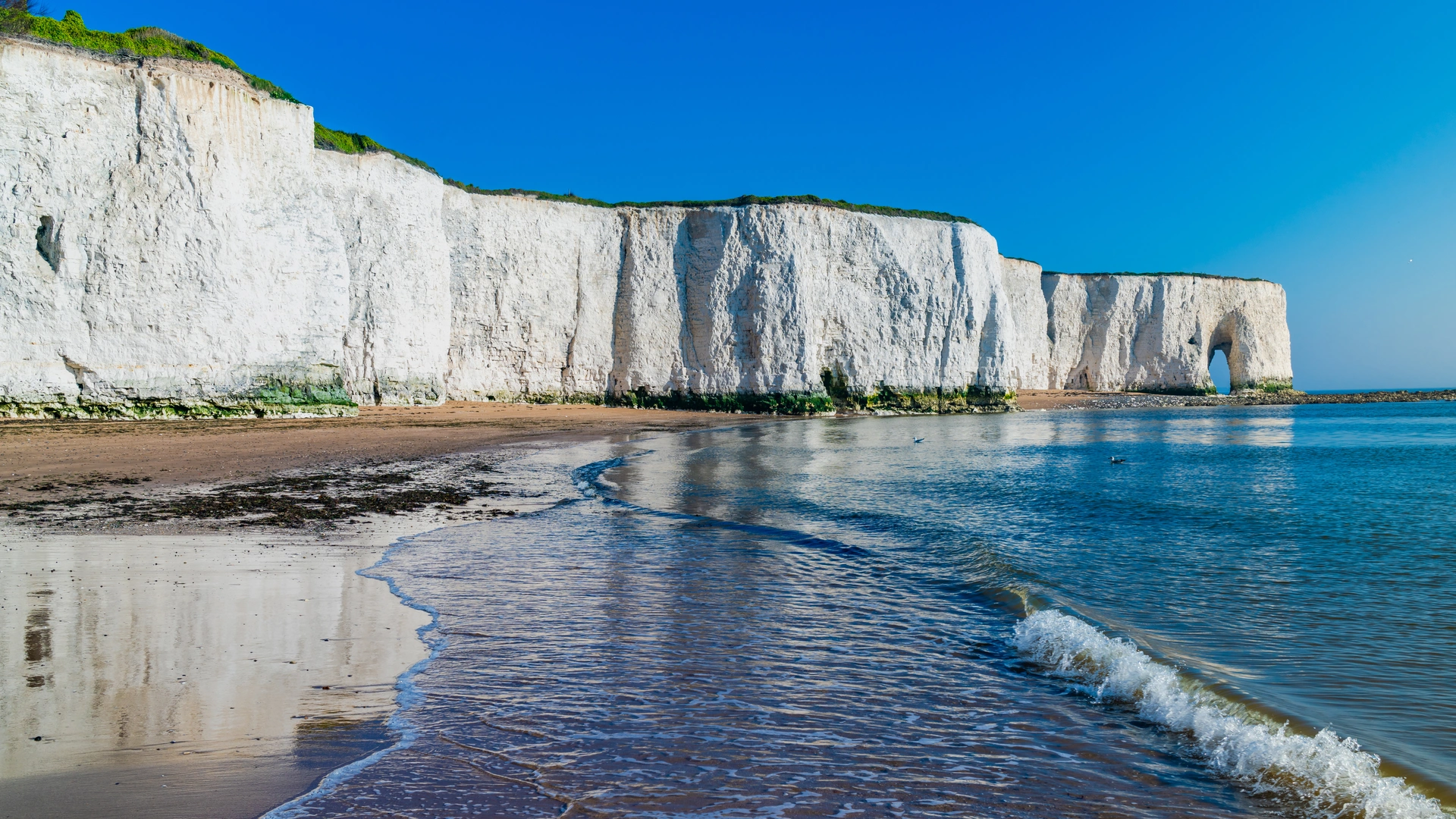 An image depicting the trail Thanet Coastal Path and its surrounding area.