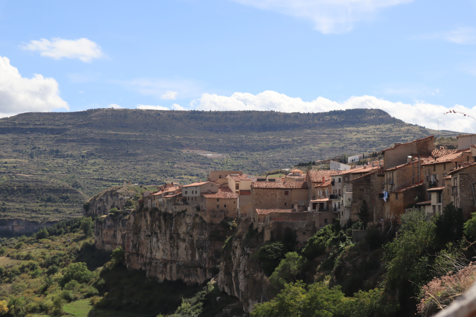 An image depicting the trail Faldrija Fountain PR TE 69 and its surrounding area.
