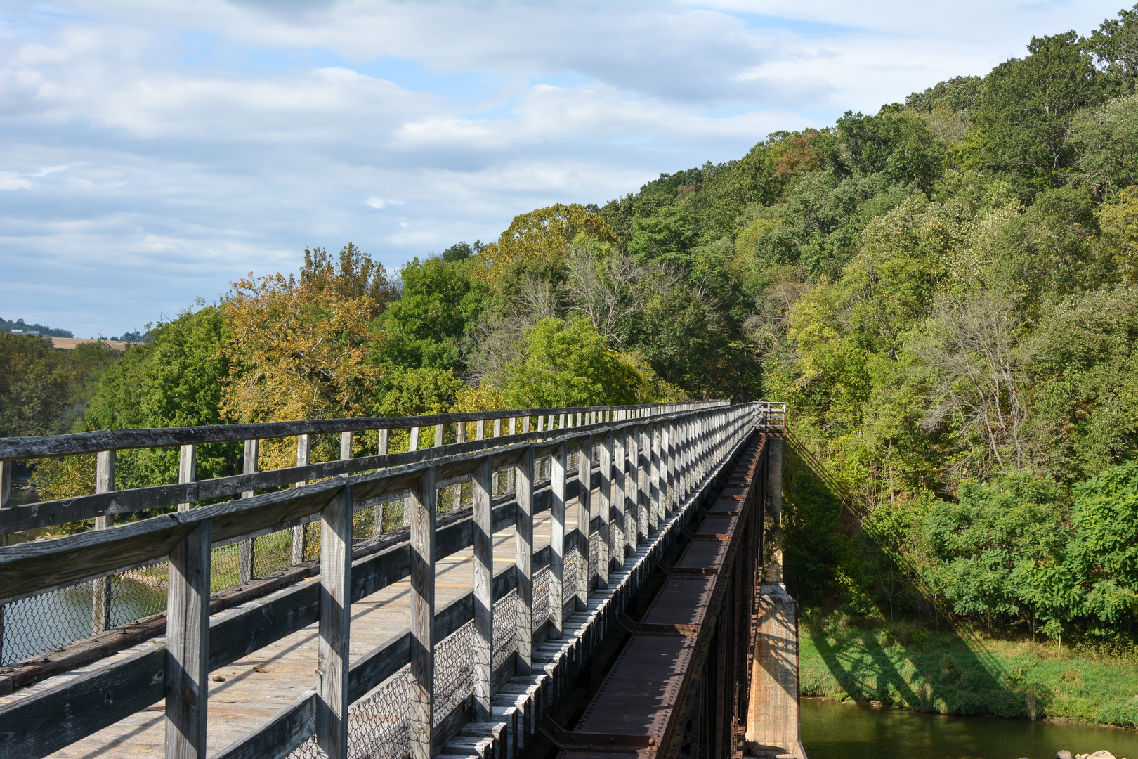 An image depicting the trail Redbank Valley Trail and its surrounding area.