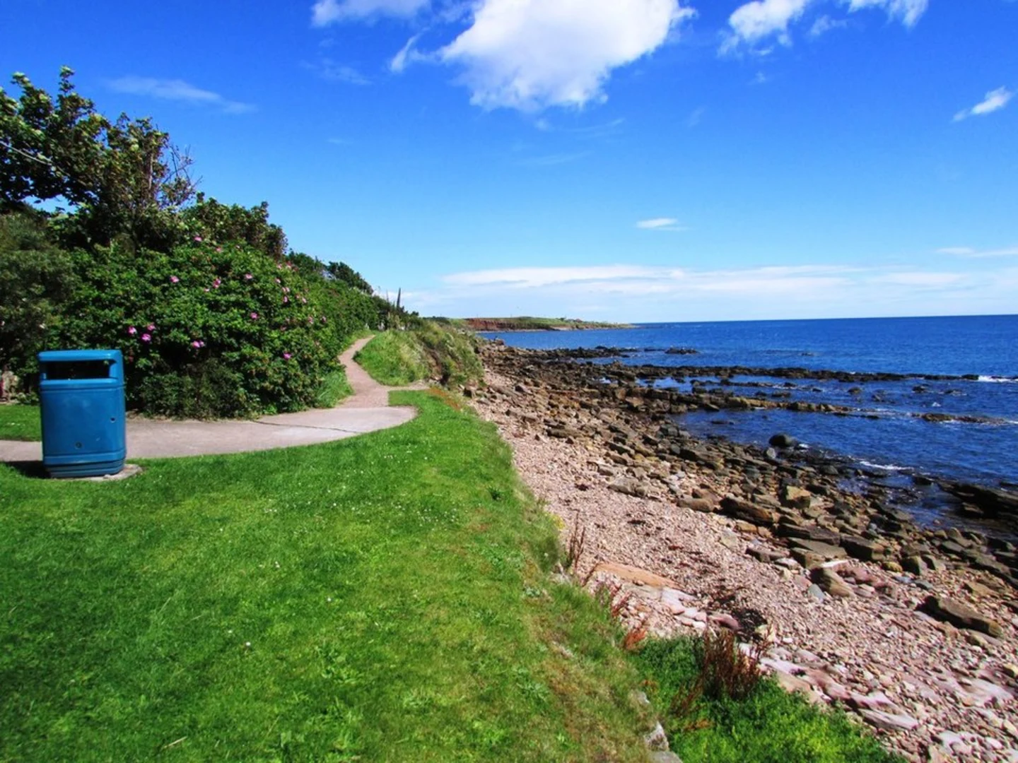 An image depicting the trail Elie to Crail via Fife Coastal Walk and its surrounding area.