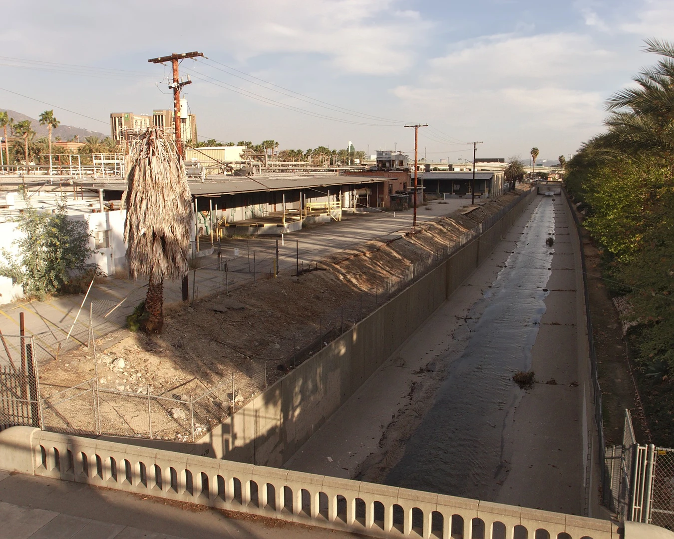 An image depicting the trail Burbank West Channel and its surrounding area.