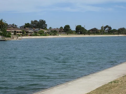 West Lakes Loop Walk