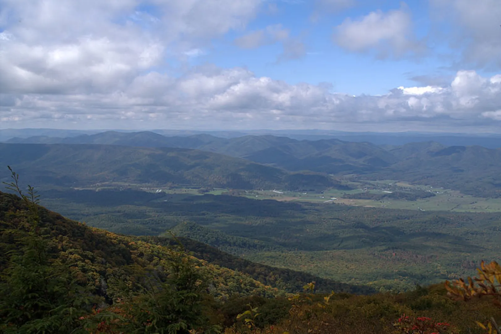 An image depicting the trail Holloway Draft Trail and its surrounding area.