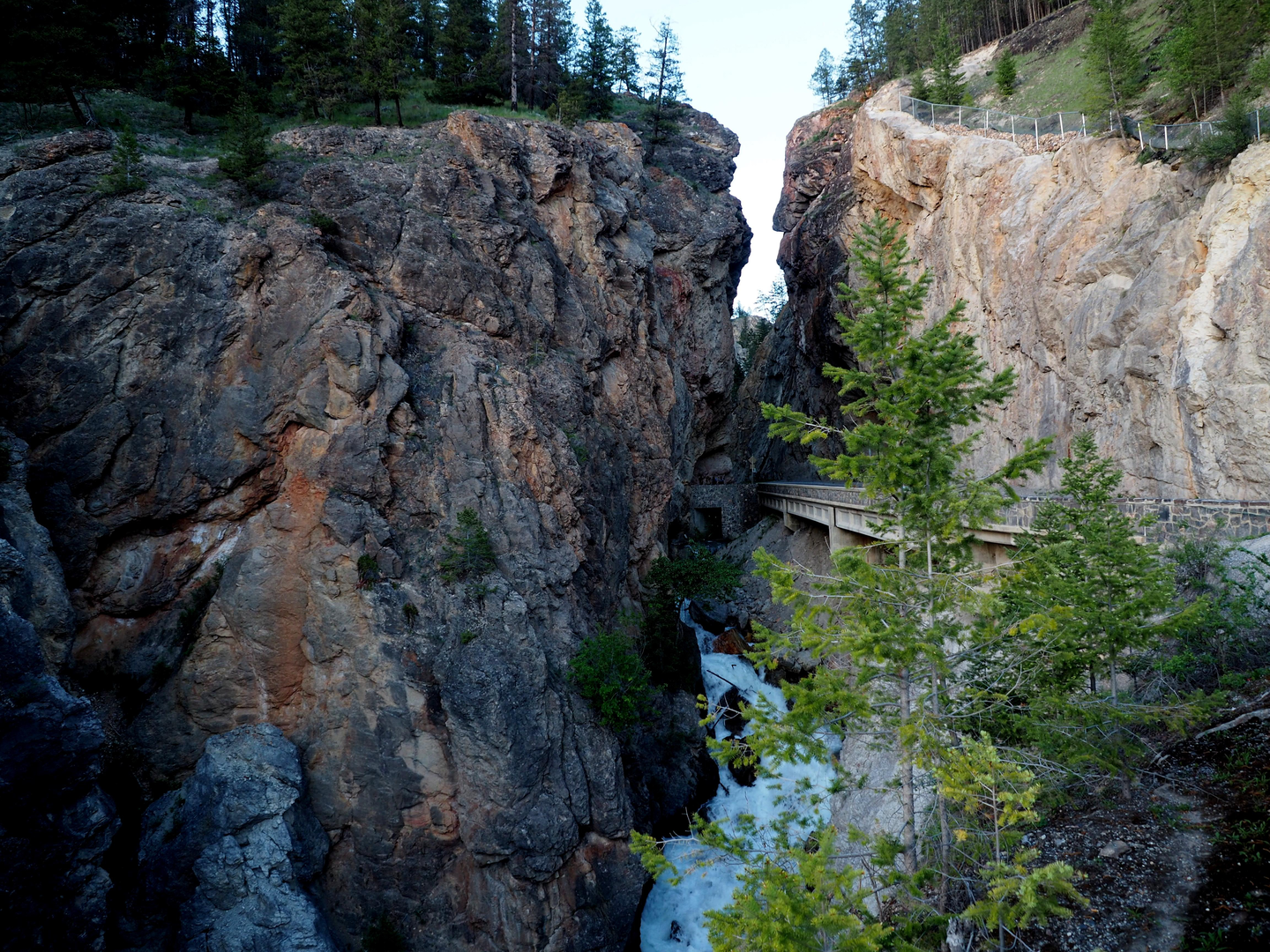 An image depicting the trail Sinclair Falls Trail and its surrounding area.