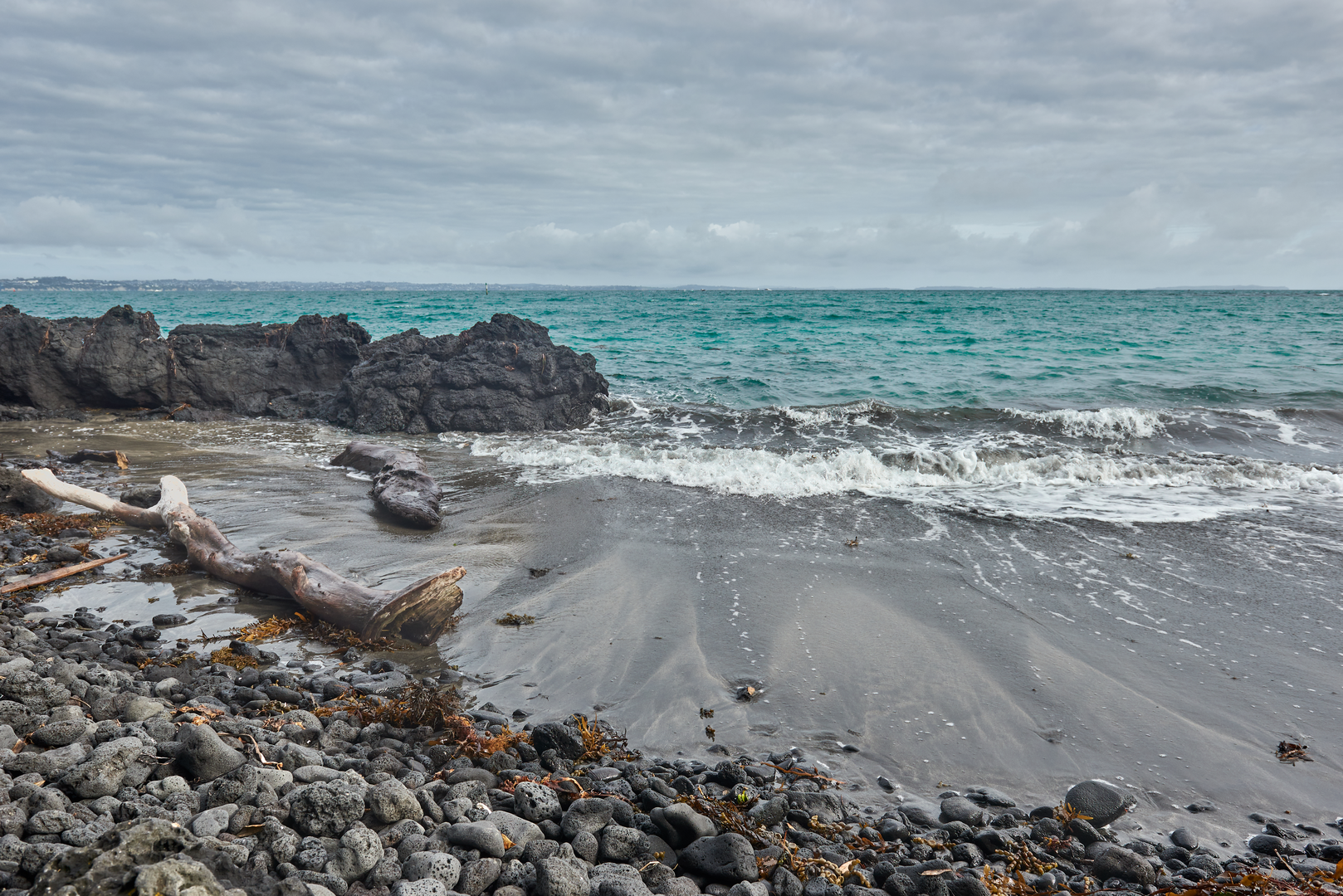 An image depicting the trail Rangitoto Island Longer Walks - Lighthouse Walk to Mckenzie Bay and its surrounding area.