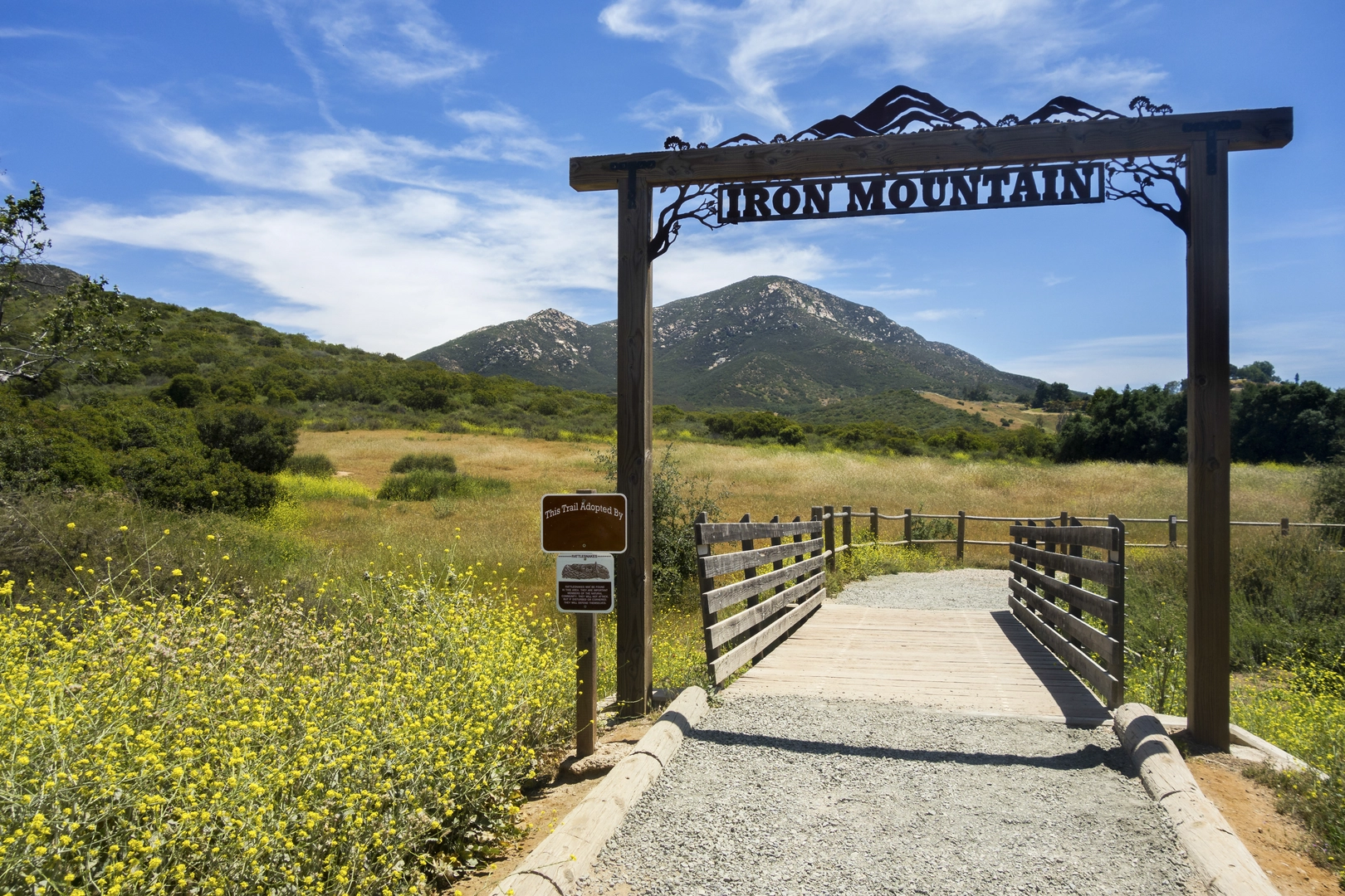An image depicting the trail Iron Spring Mountain and Beauty Peak and its surrounding area.