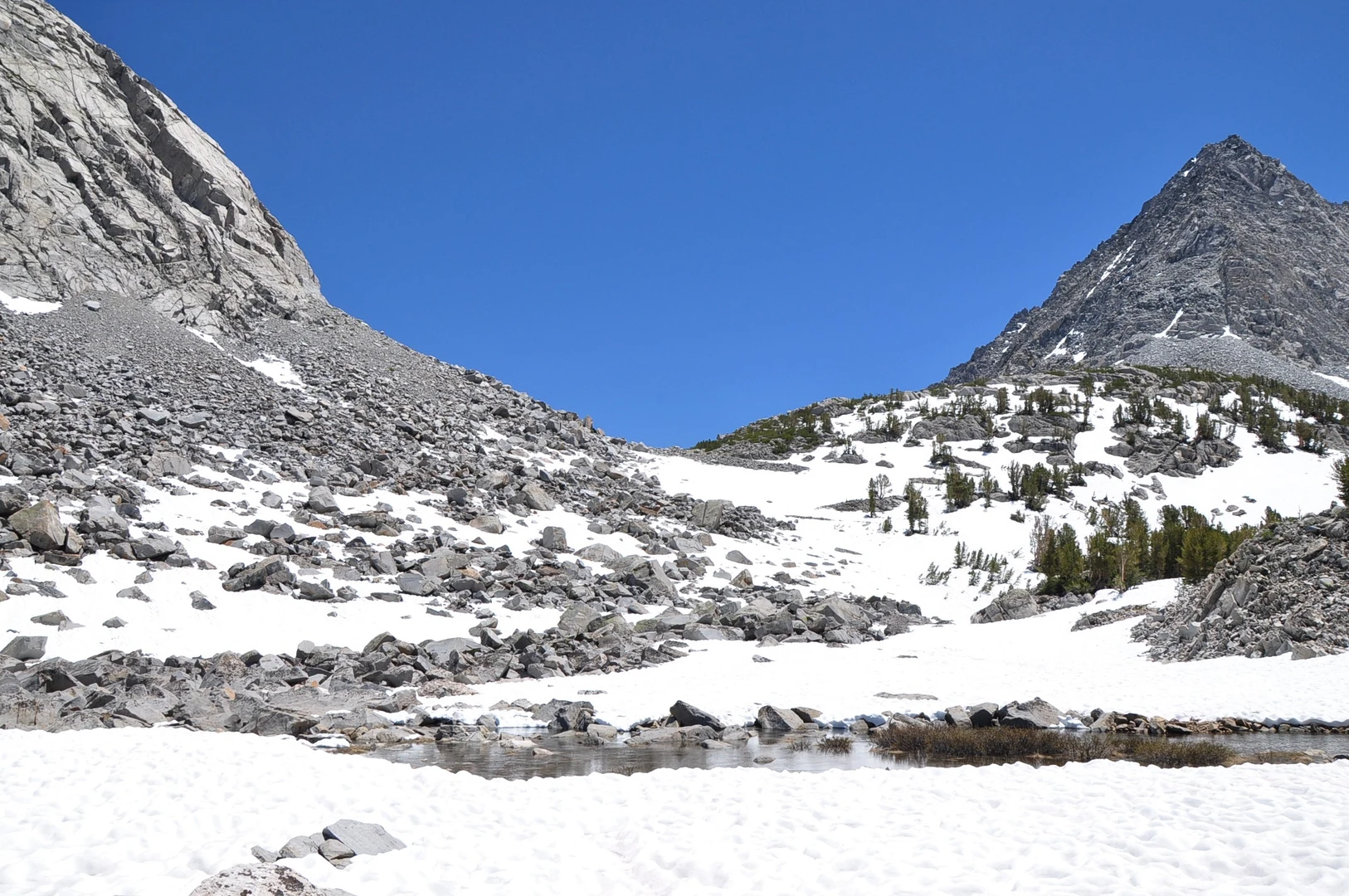 An image depicting the trail Morgan Pass and Little Lakes Valley Trail and its surrounding area.