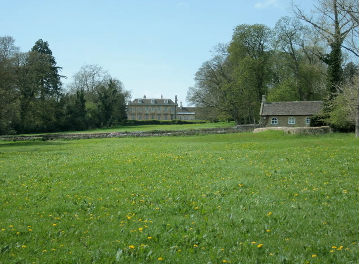 An image depicting the trail Monkton Farleigh Loop via River Avon and its surrounding area.