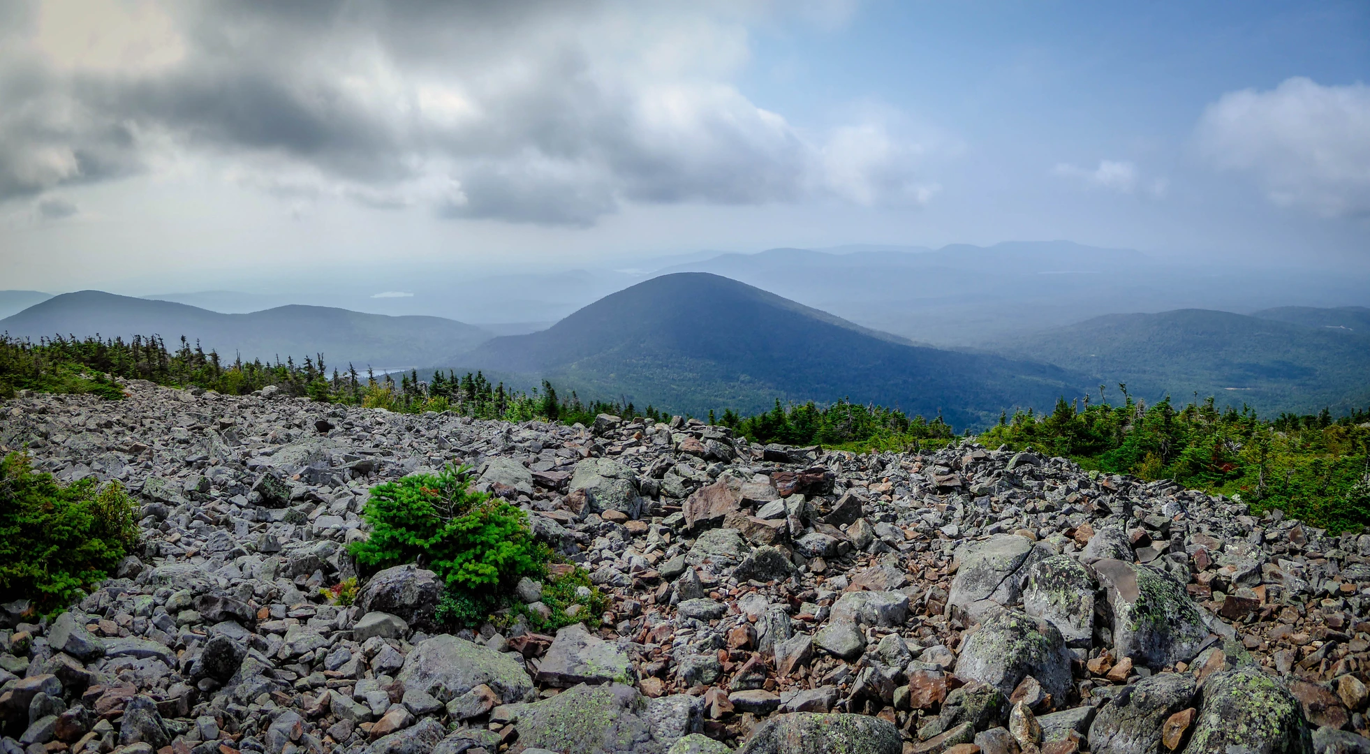 An image depicting the trail Whitecap Mountain via Orange-Red Trail and its surrounding area.