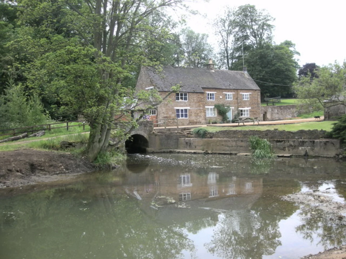 Edgcote Circular Walk | Oxfordshire | England