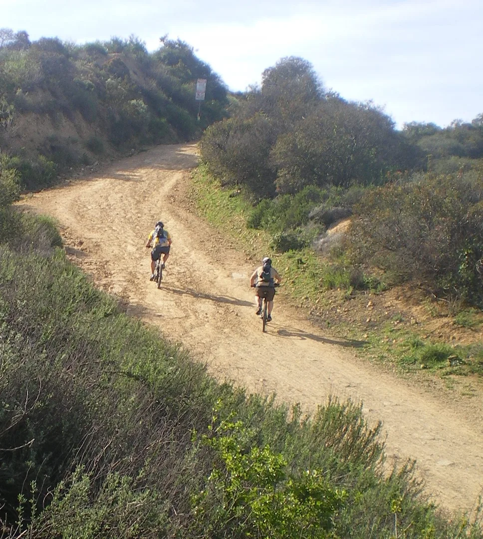 An image depicting the trail Loop along Caballero Creek - Reseda Boulevard and its surrounding area.