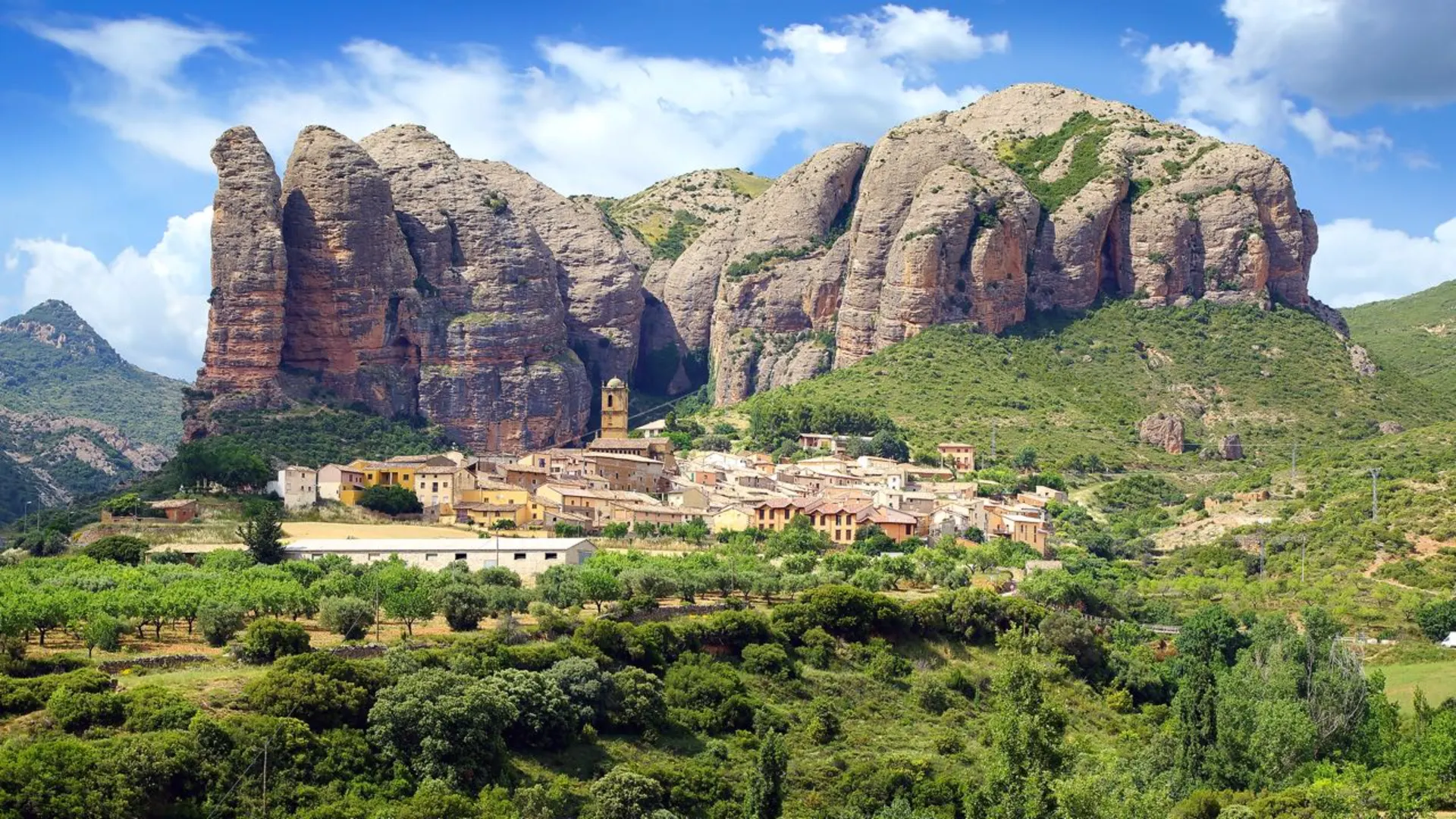 An image depicting the trail Camino Catalan and its surrounding area.