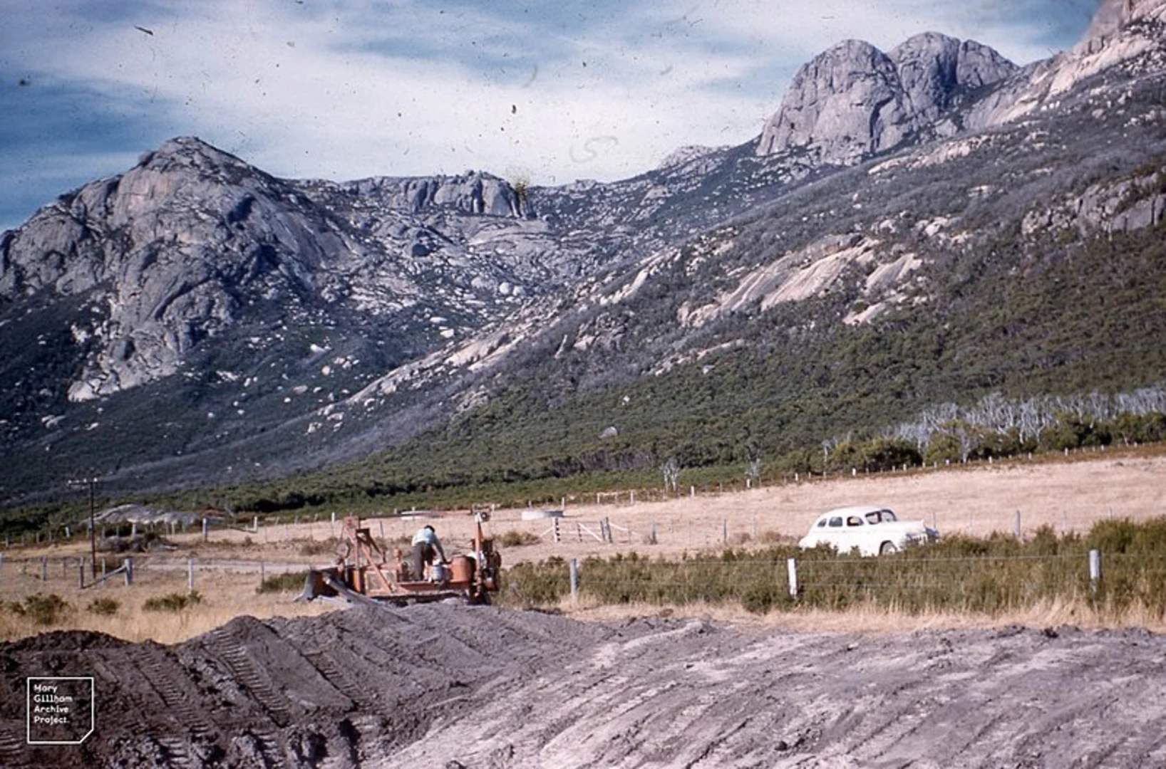 An image depicting the trail Strzelecki Peaks Walk and its surrounding area.