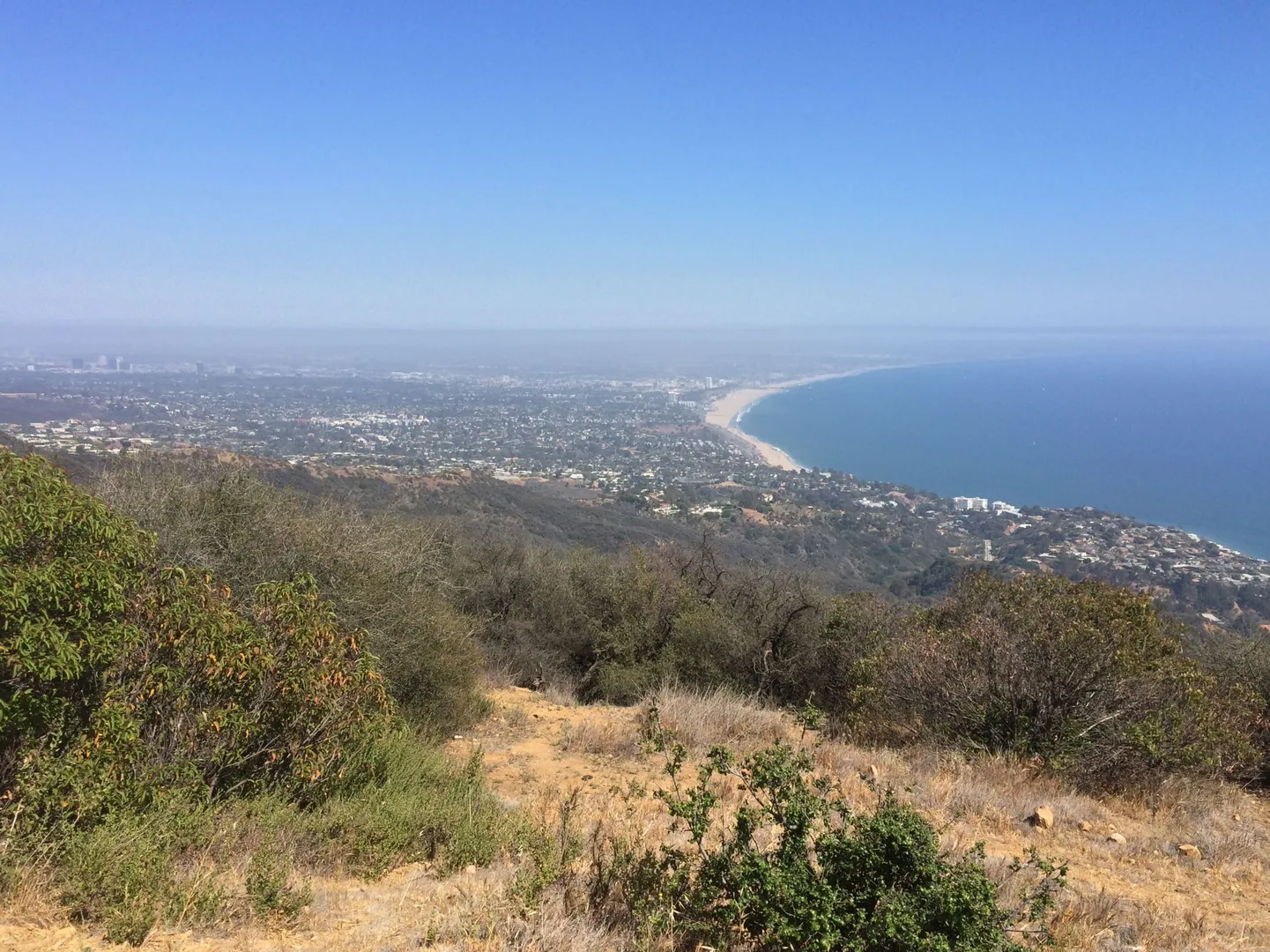 An image depicting the trail Mulholland Drive and Temescal Canyon Trail and its surrounding area.