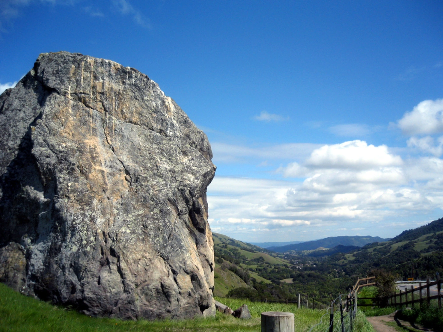 An image depicting the trail Big Rock Ridge via Big Rock Trail and its surrounding area.