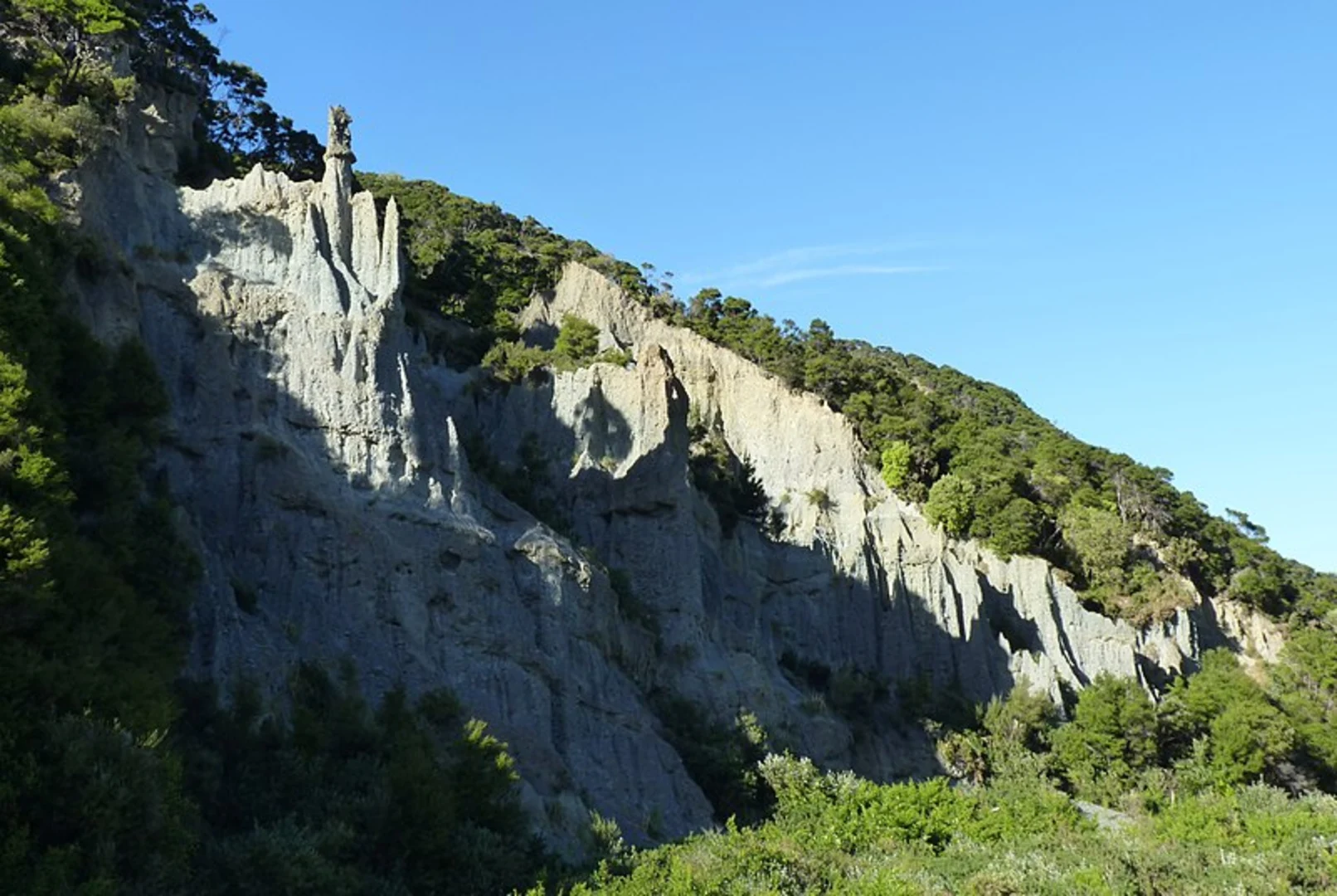 An image depicting the trail Aorangi Crossing and its surrounding area.
