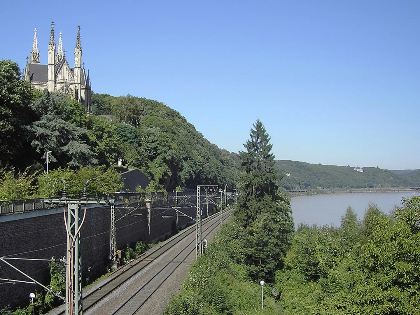 An image depicting the trail Dungkopf via Linksrheinischer Jakobsweg and Wanderweg Remagen and its surrounding area.
