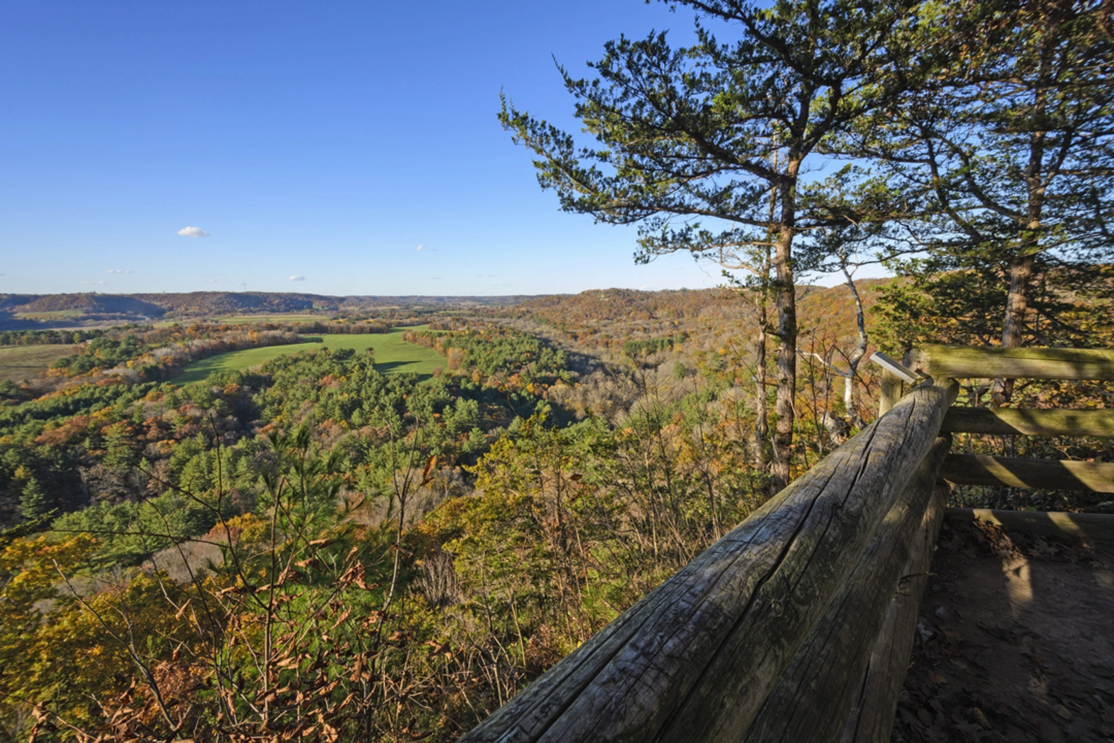 An image depicting the trail Wildcat Mountain State Park Loop and its surrounding area.