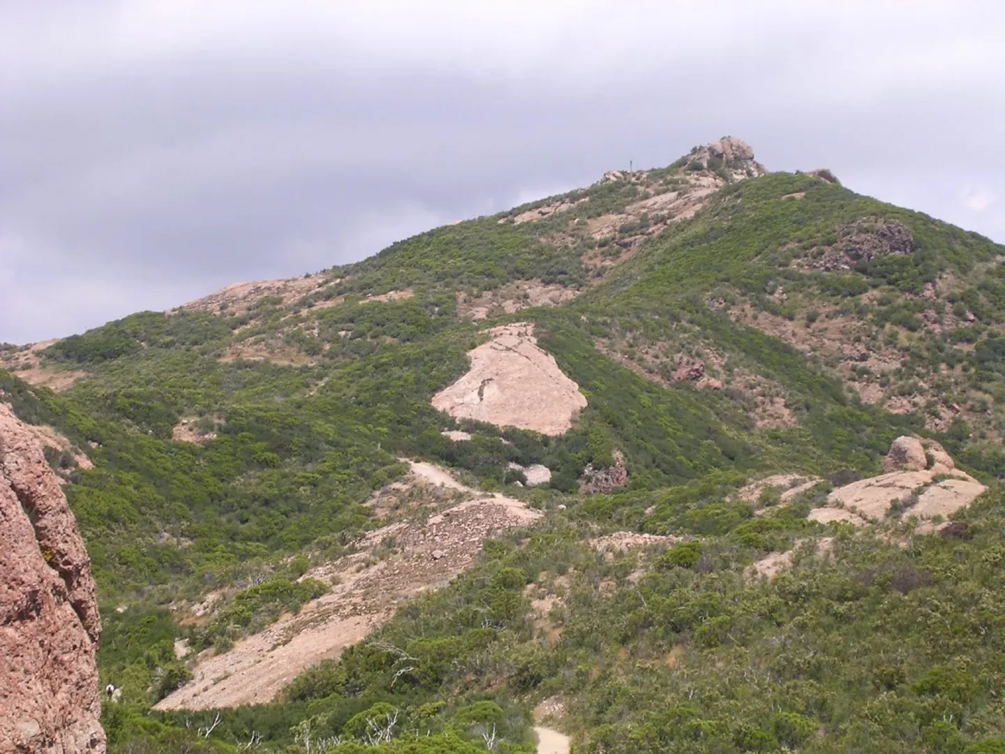 An image depicting the trail Tri Peaks and Sandstone Peak Loop via Backbone Trail and its surrounding area.