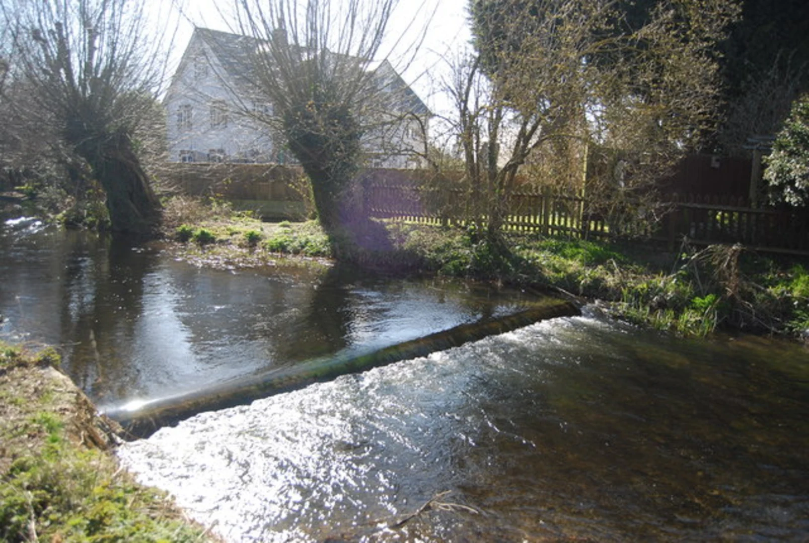 An image depicting the trail Medway Valley Walk and Greensand Way and its surrounding area.