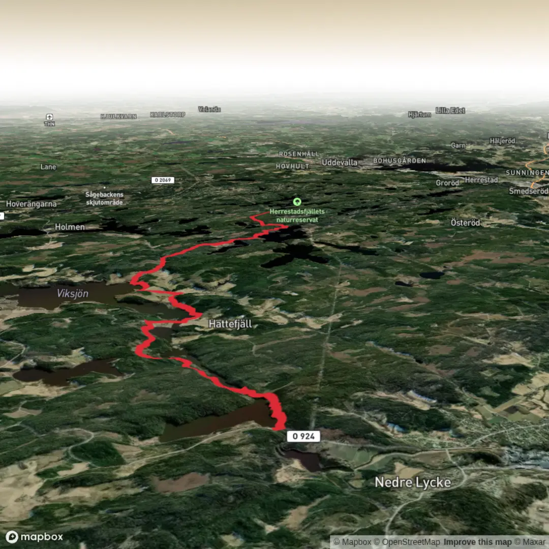 An image depicting the trail Bohusleden Trail stage 13 and its surrounding area.