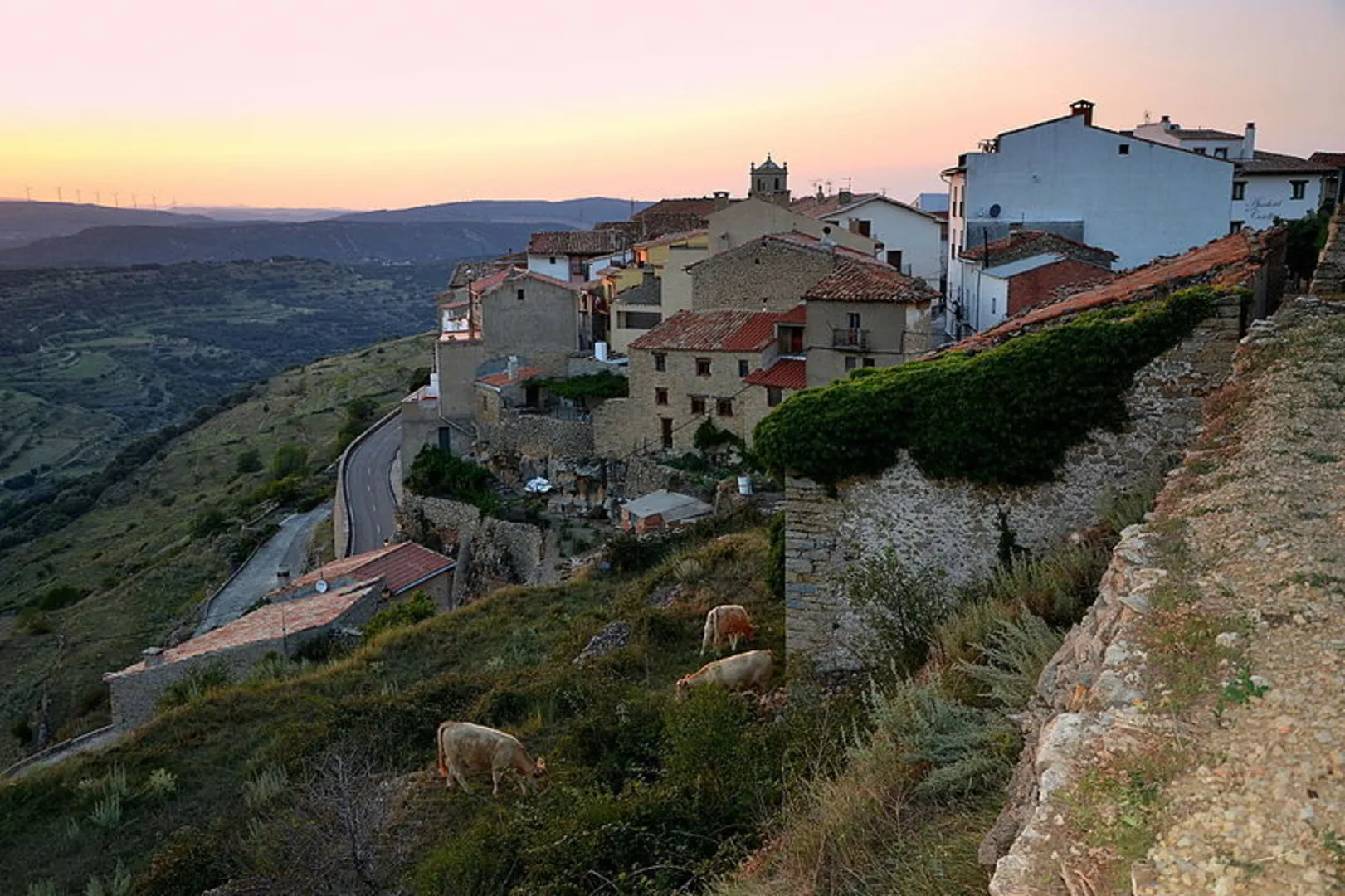An image depicting the trail Castellfort - Vilafranca del Cid PR CV 309 and its surrounding area.