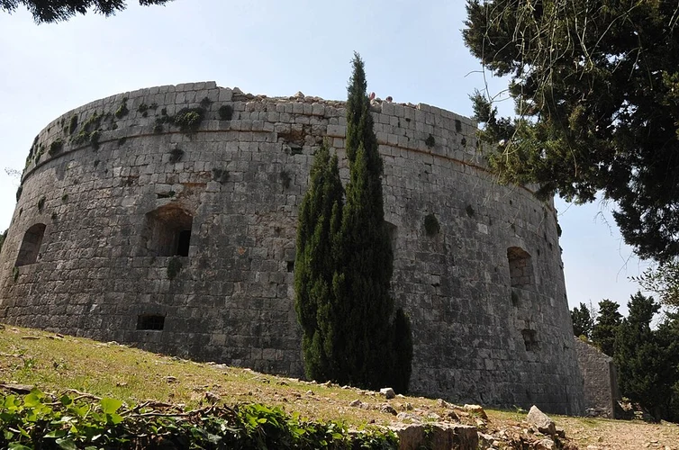 Fort Royal, The Big water Reservoir and Uvala Velika Spila Loop