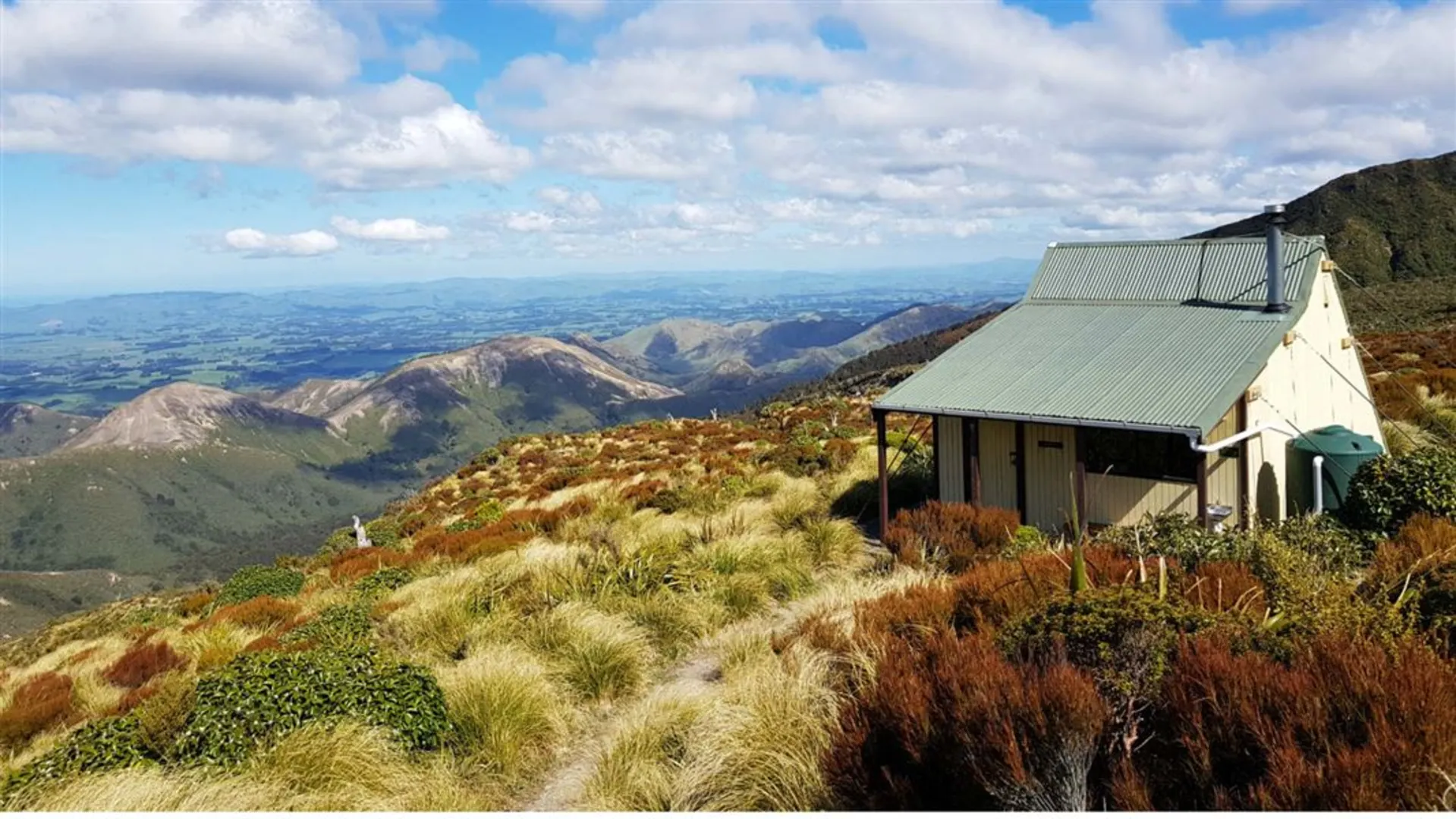 An image depicting the trail Kashmir Road - Longview Hut Track and its surrounding area.