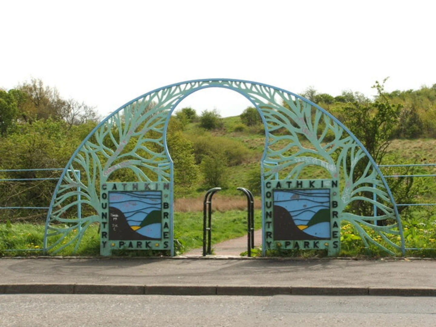 An image depicting the trail Cathkin Braes Country Park Loop and its surrounding area.