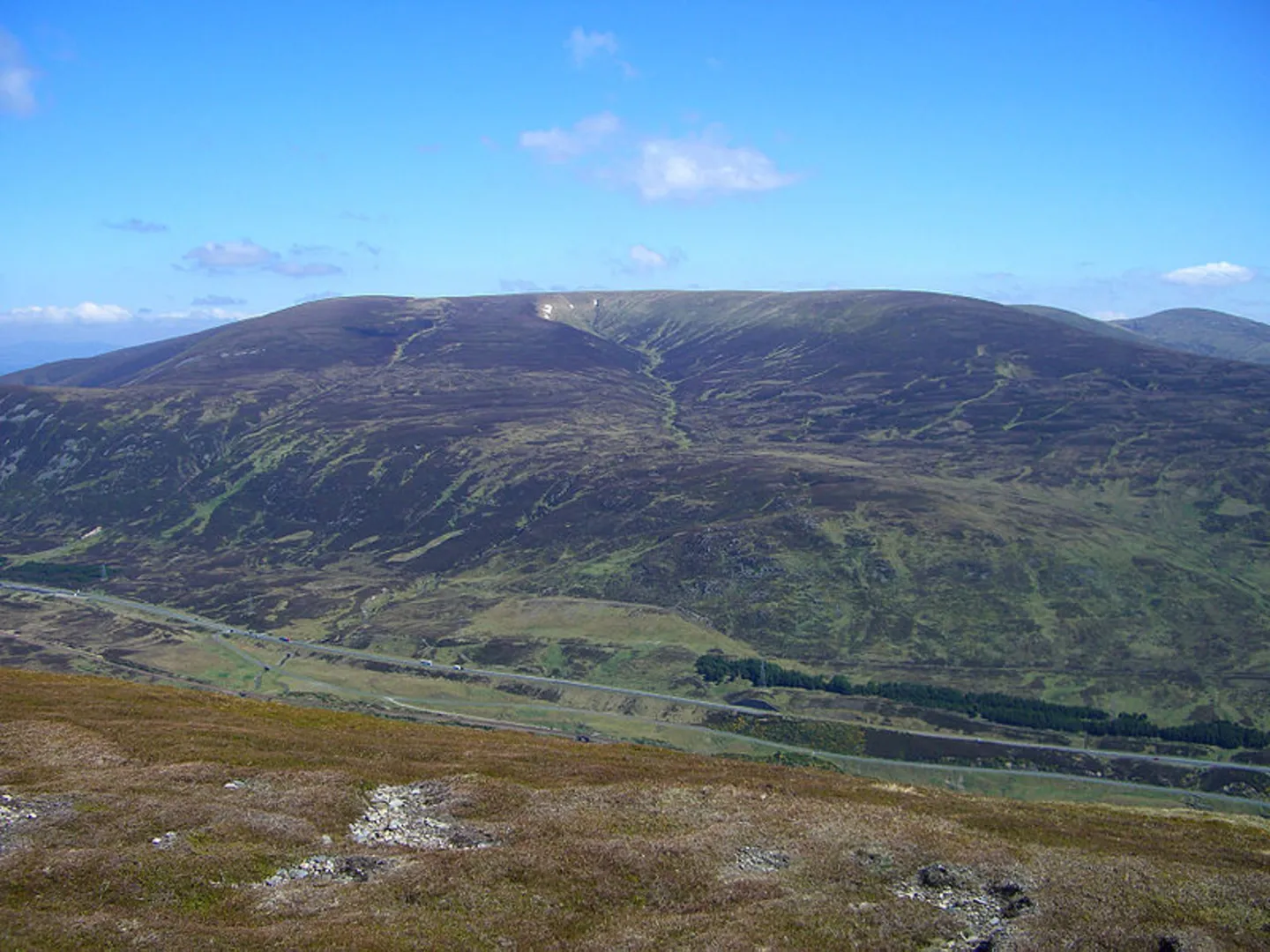 An image depicting the trail A' Bhuidheanach Bheag Walk and its surrounding area.